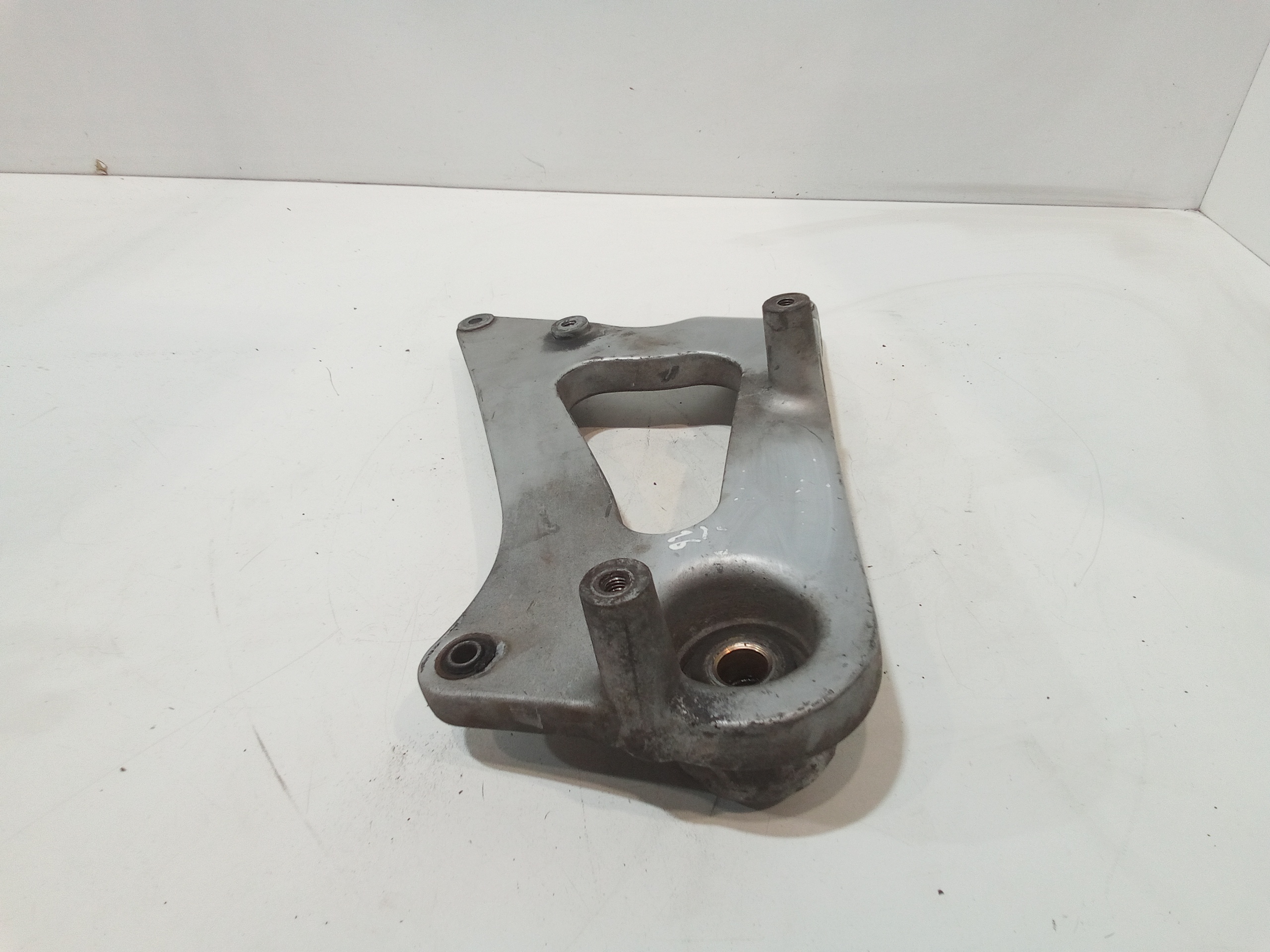 Staffa supporto marmitta per Peugeot Tweet 150 cc (2012 - 2018)