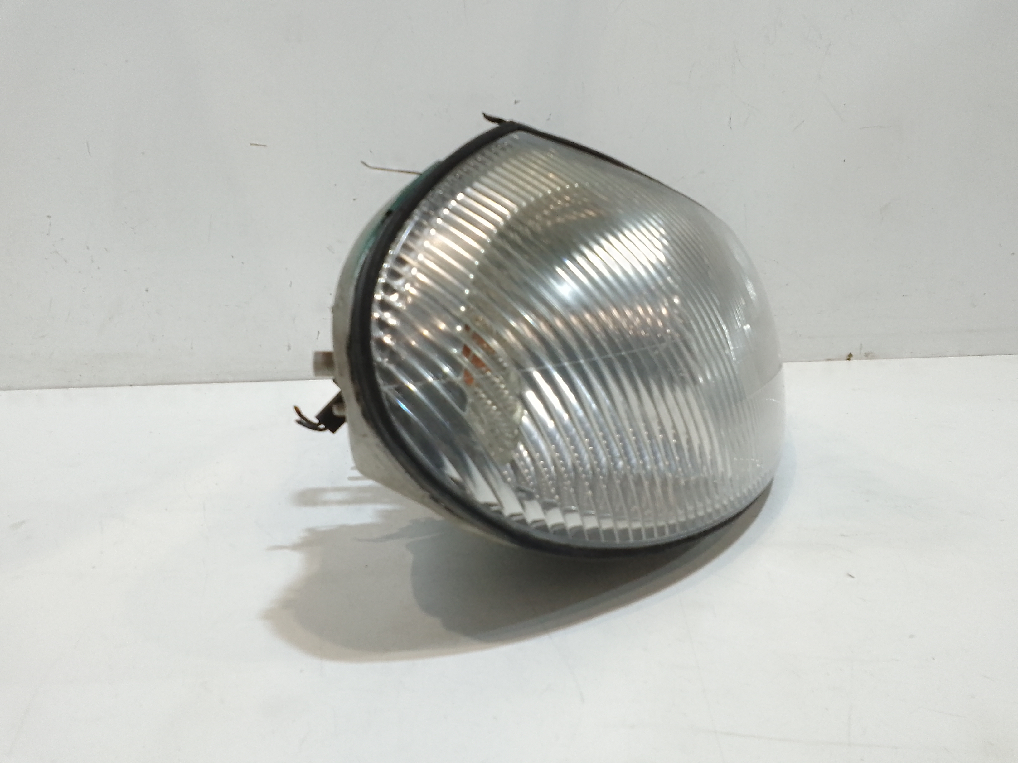 Faro anteriore Destro Passeggero per Ford Mondeo Berlina 2 Serie (1996 - 2000)