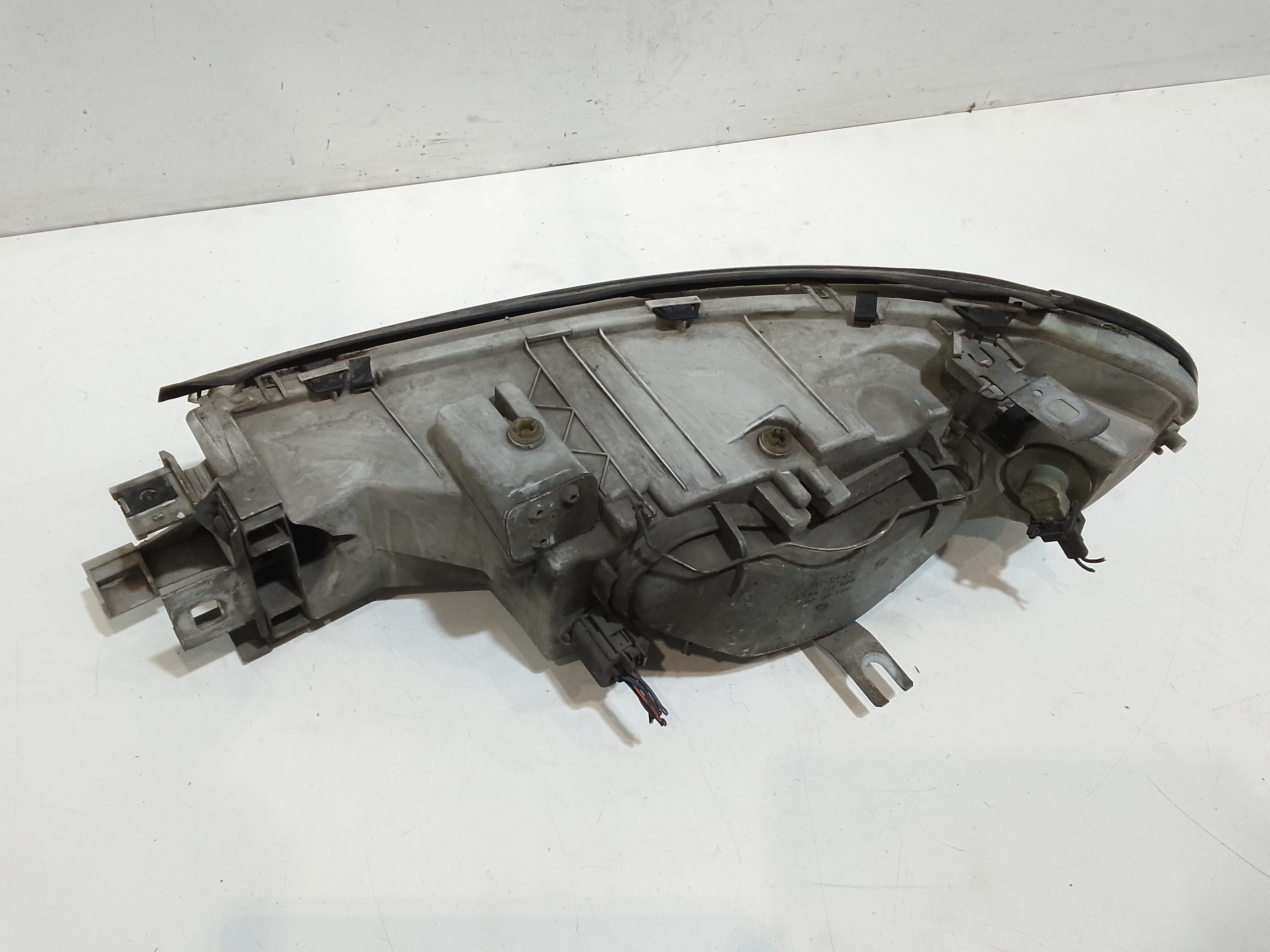 Faro anteriore Destro Passeggero per Ford Mondeo Berlina 2 Serie (1996 - 2000)