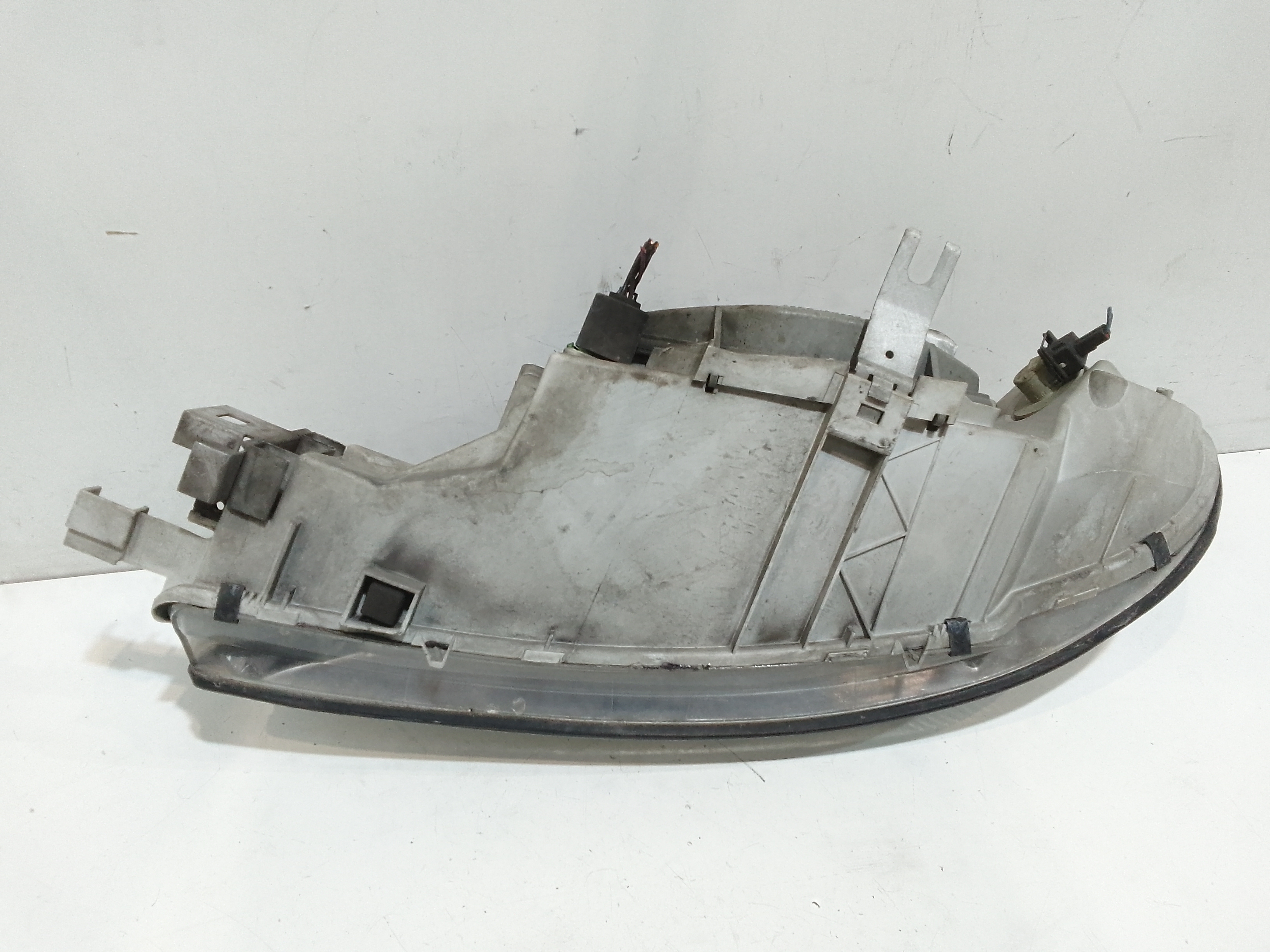 Faro anteriore Destro Passeggero per Ford Mondeo Berlina 2 Serie (1996 - 2000)