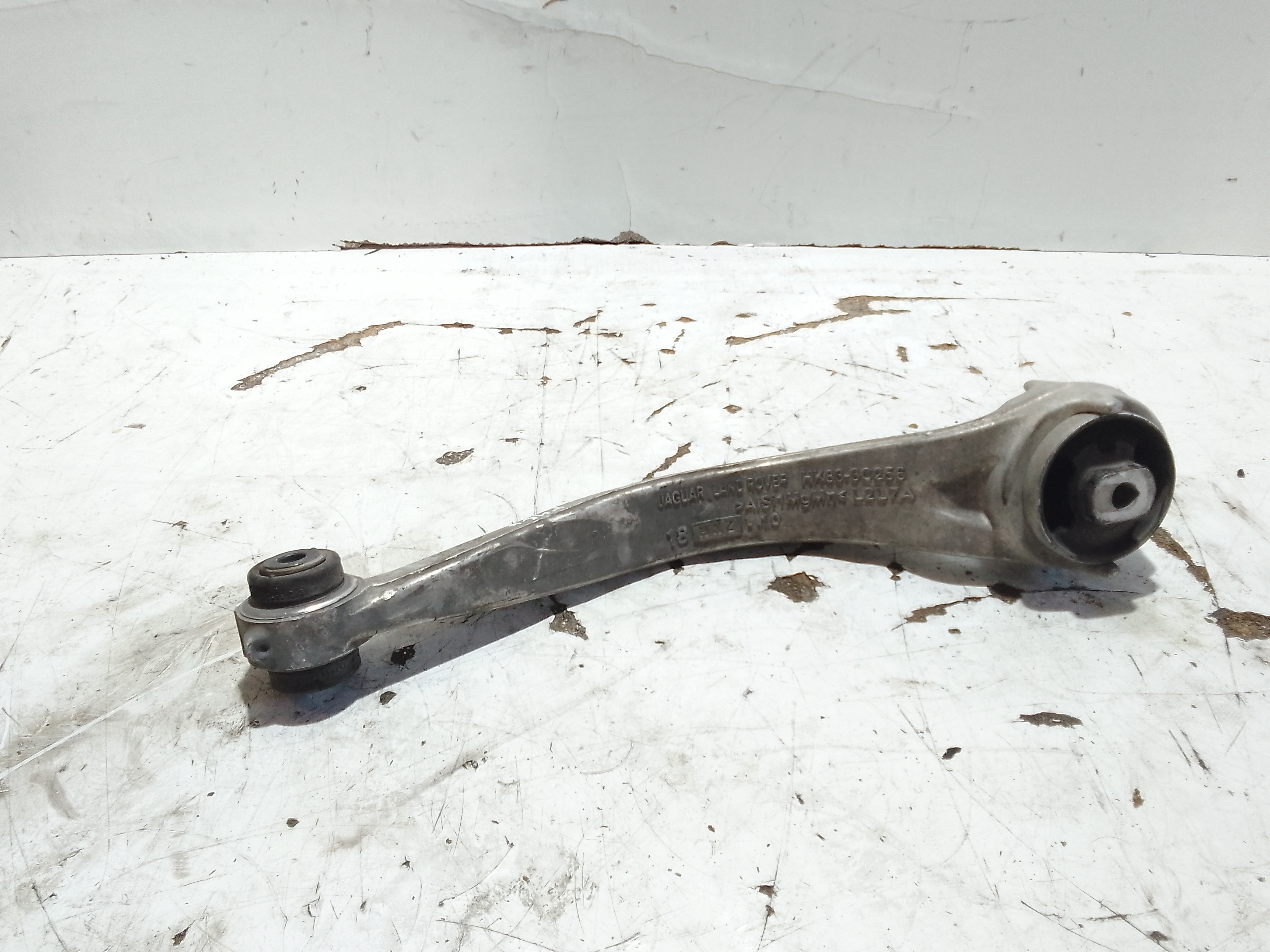 Braccio Oscillante anteriore Sinistro per Jaguar F-pace Serie (16>) (2016 - In produzione)