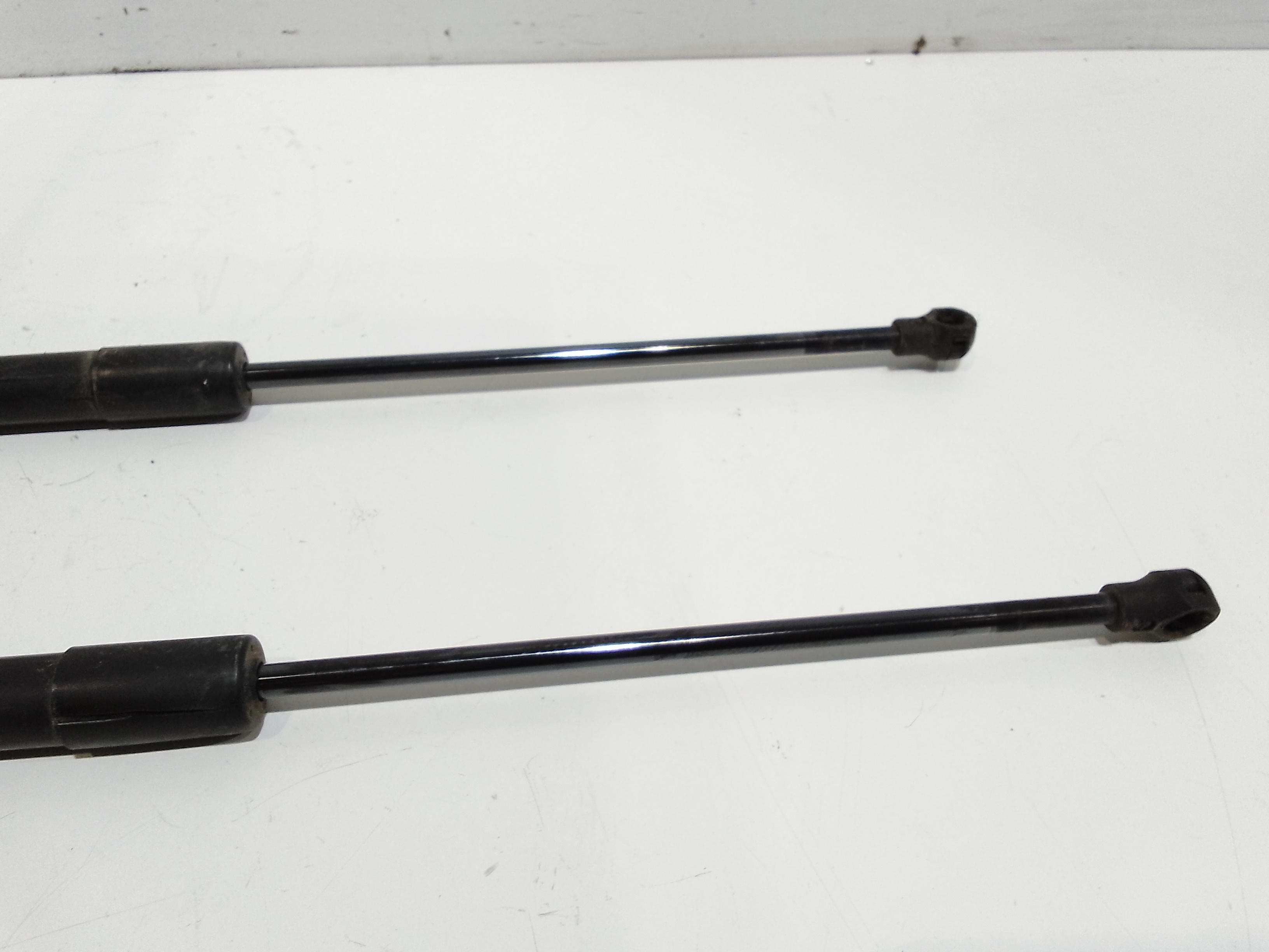 Pistoncini cofano Post. per Citroen C3 Serie (2009 - 2015)