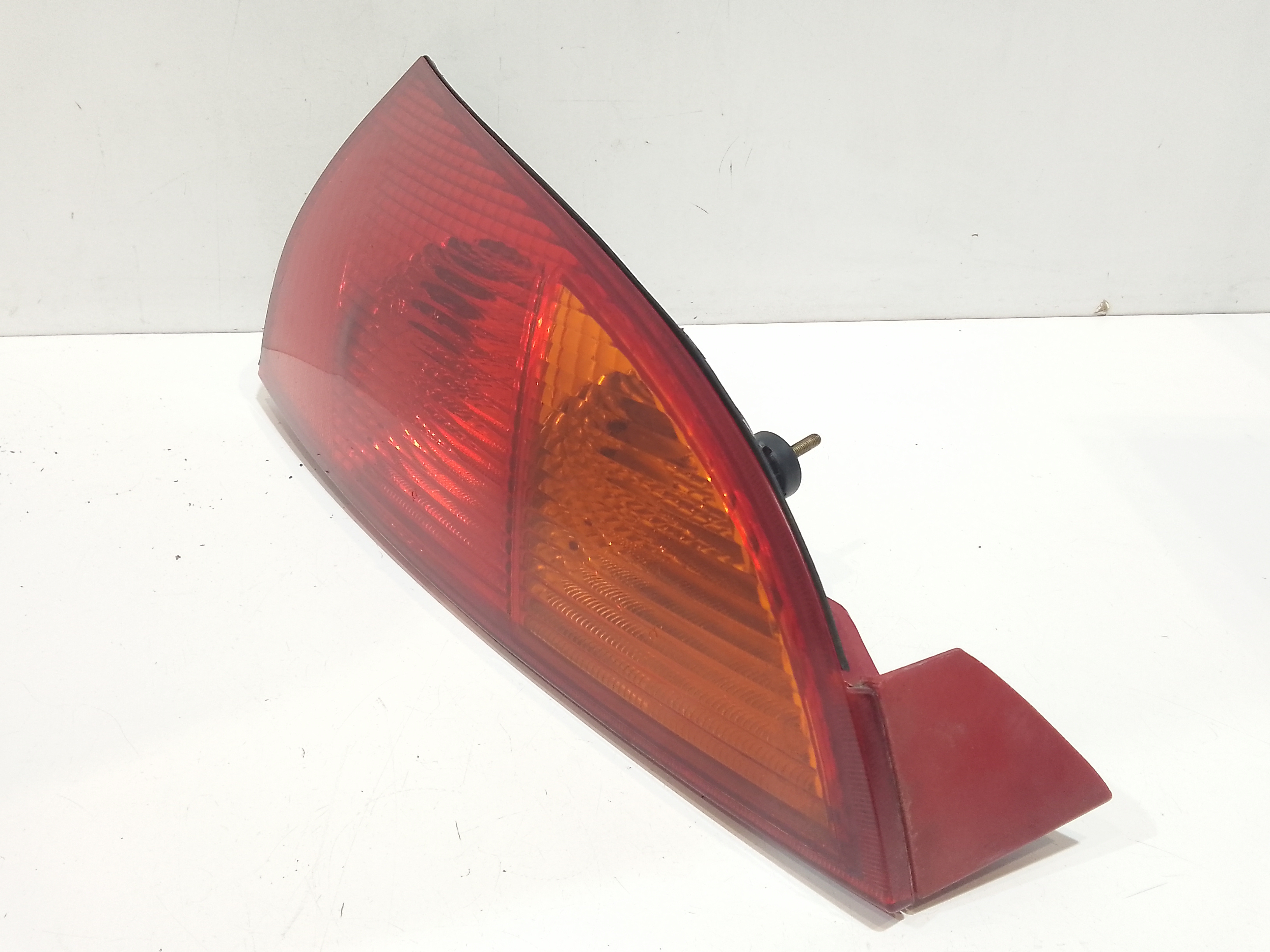 Stop fanale posteriore Destro Passeggero per Ford Focus Berlina 2 Serie (2001 - 2004)