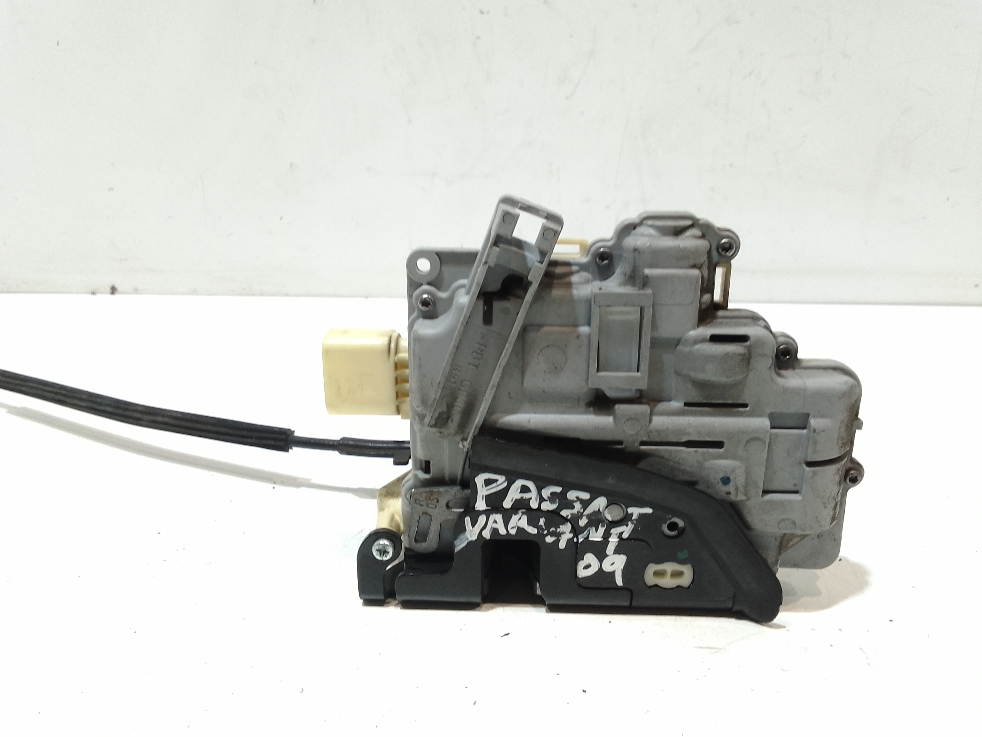 Serratura Anteriore Destra per Volkswagen Passat Variant 4 Serie (2005 - 2010)