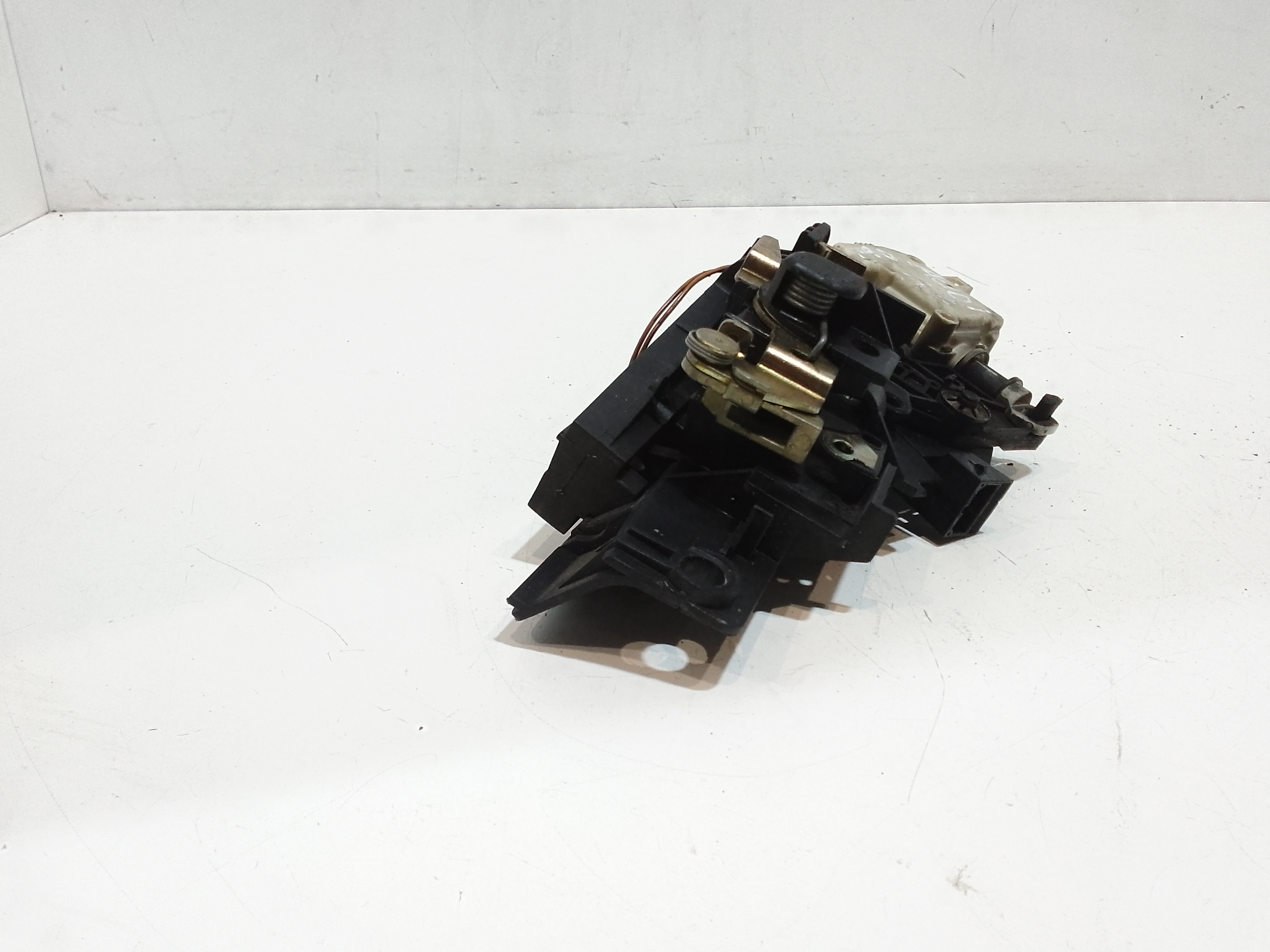Serratura cofano anteriore per Audi A6 Avant Serie C6 (4f5) (04>12) (2004 - 2012)