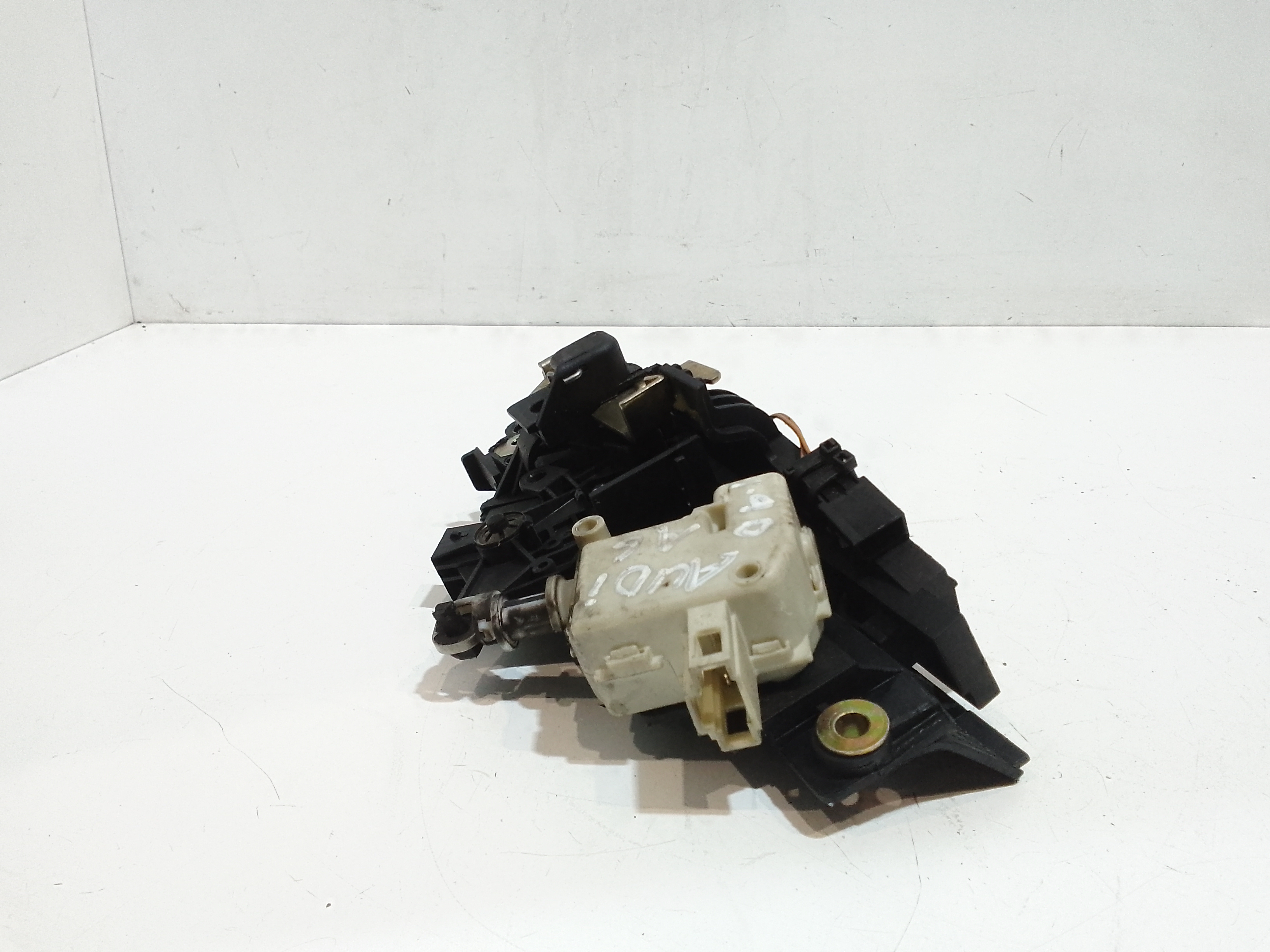 Serratura cofano anteriore per Audi A6 Avant Serie C6 (4f5) (04>12) (2004 - 2012)