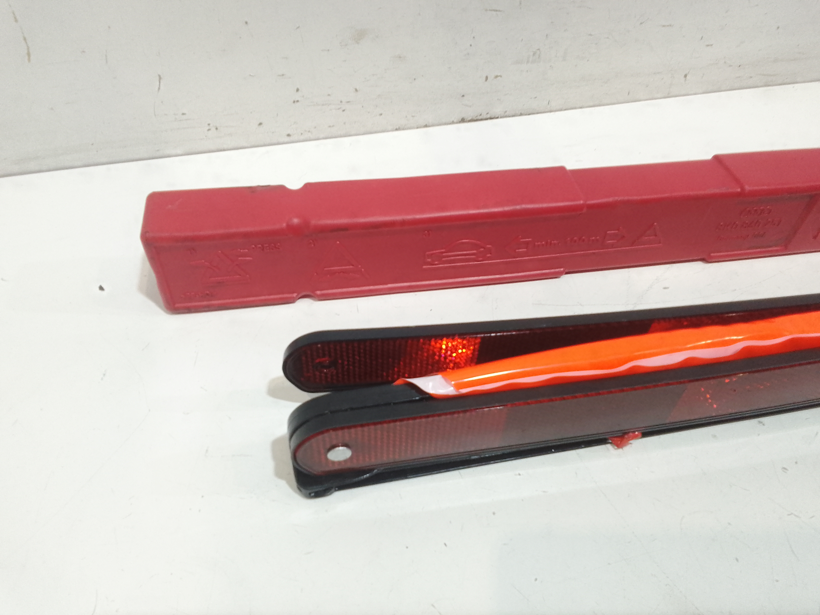 Triangolo di emergenza per Audi A3 Serie (8v1) (12>18) (2012 - 2018)