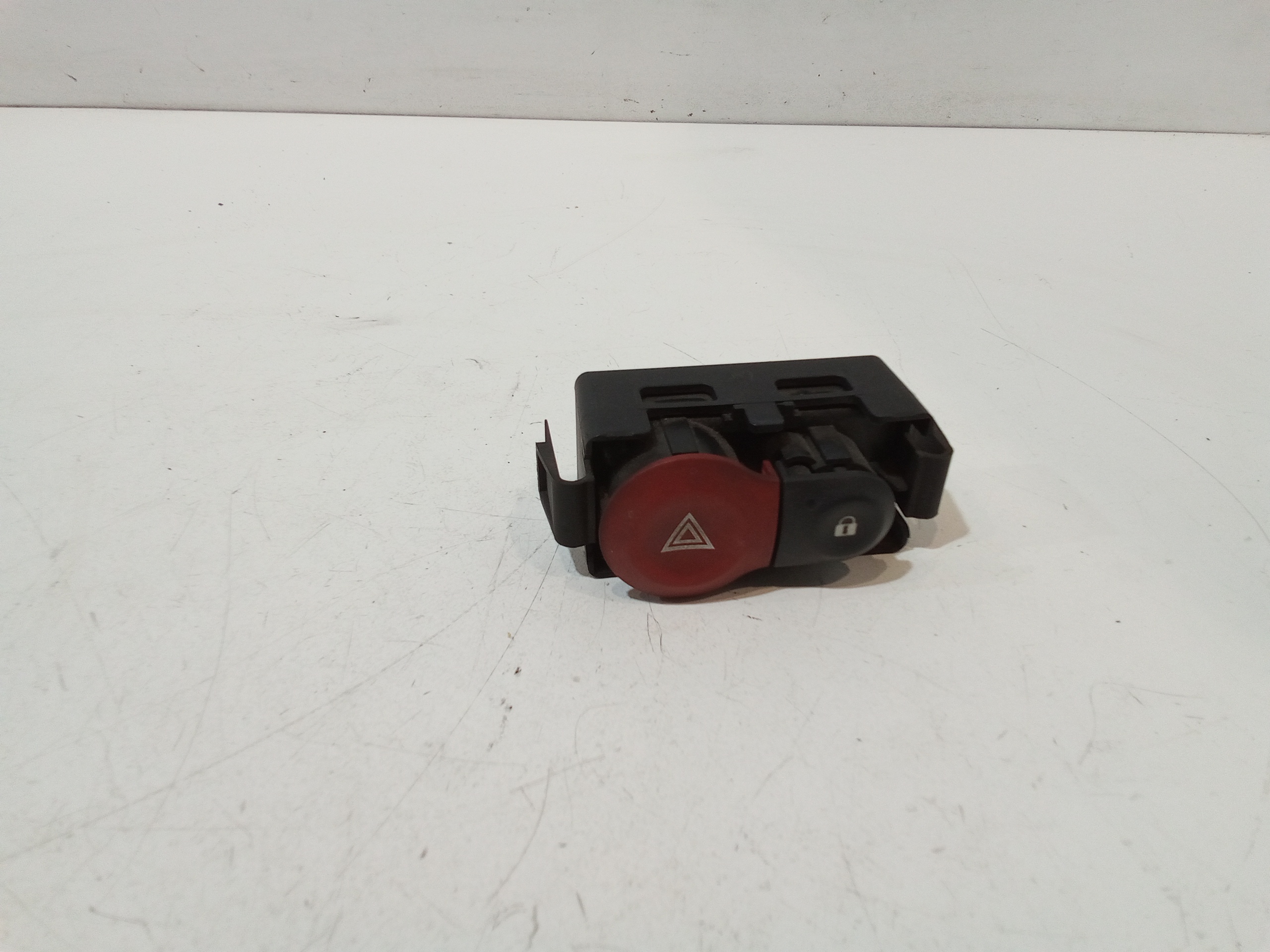 Pulsante luci di emergenza per Renault Clio Serie (08>15) (2008 - 2015)