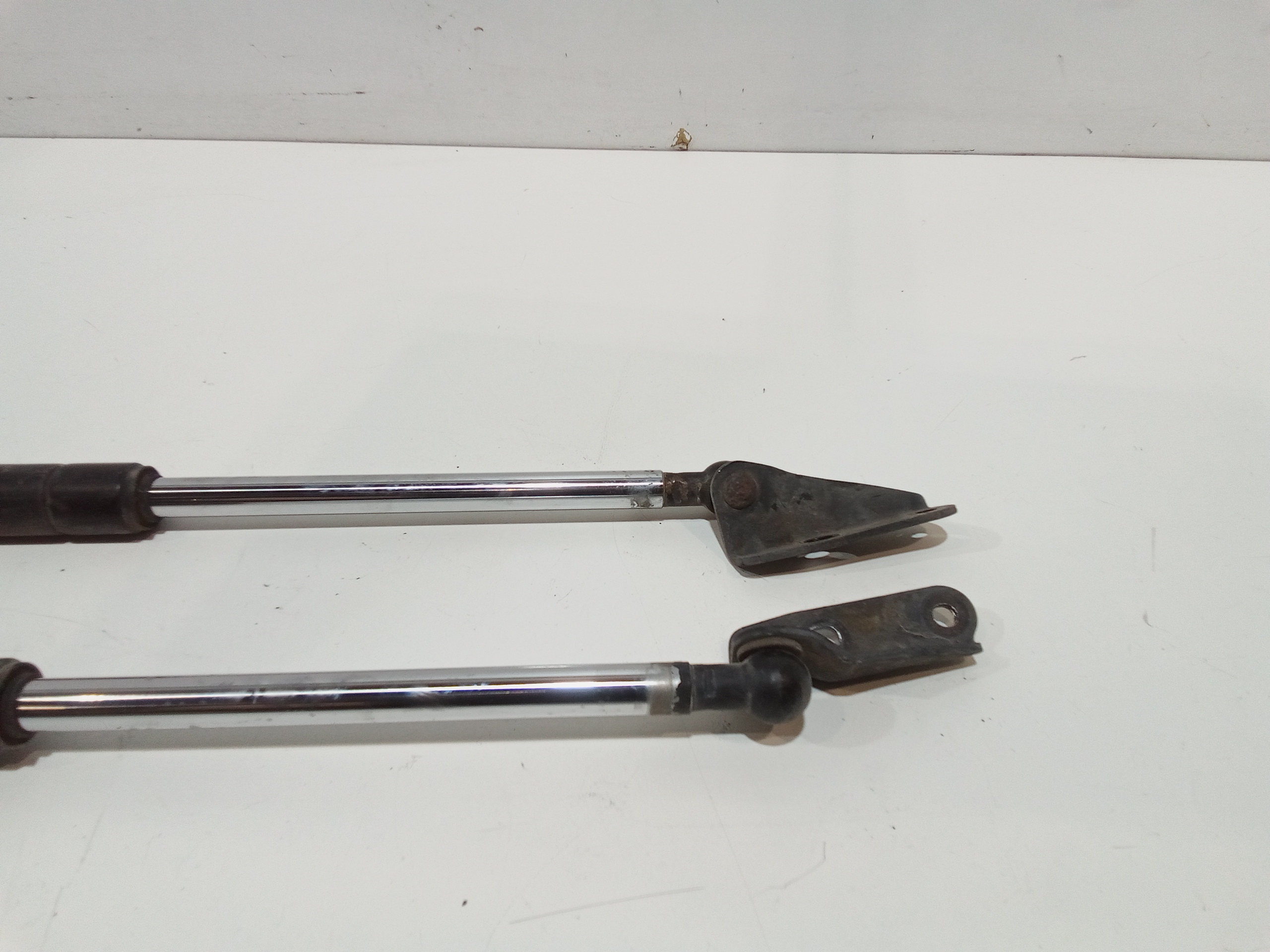 Pistoncini cofano Post. per Toyota Picnic (1996 - 2001)