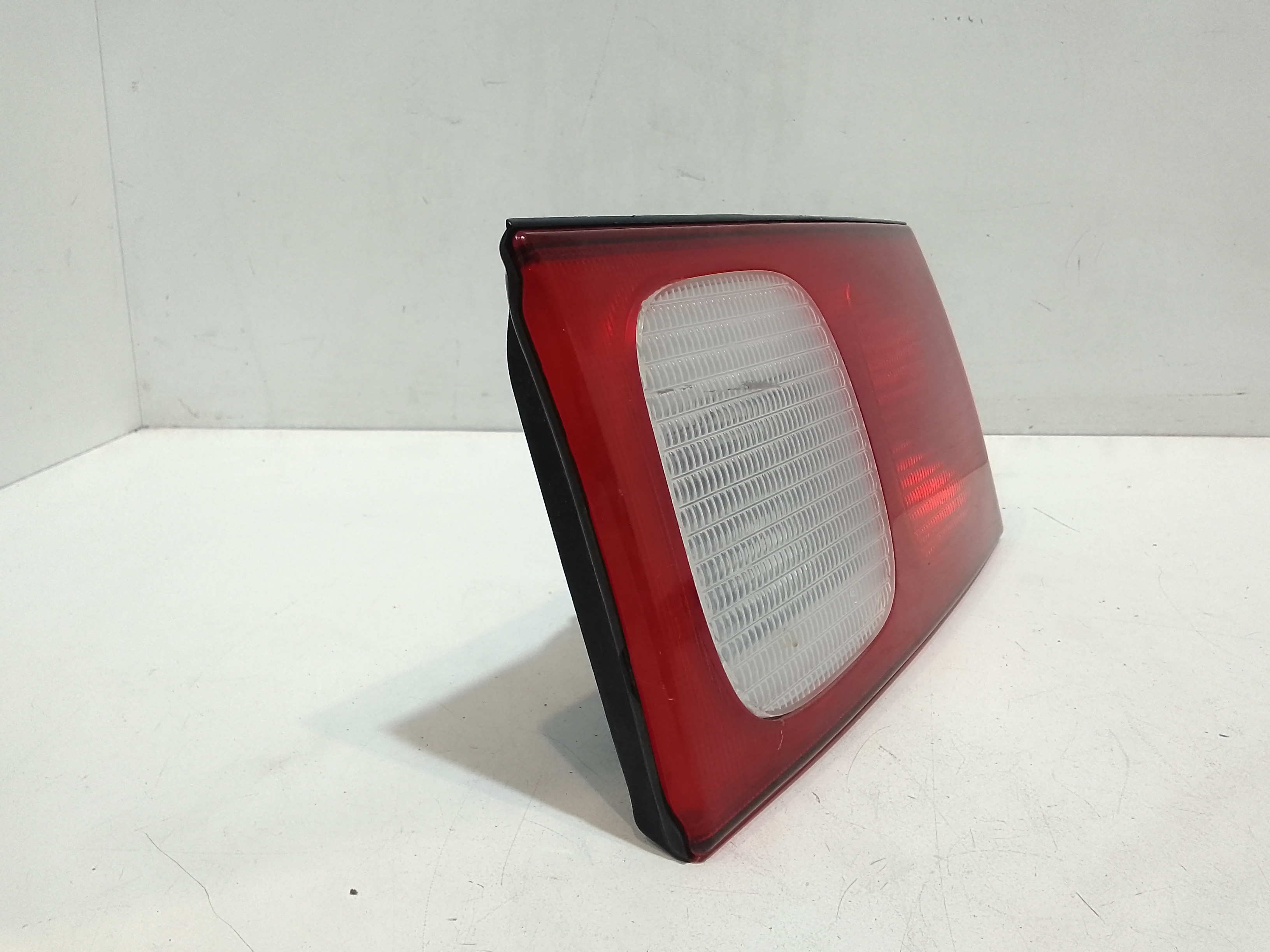 Stop Posteriore Destro Integrato nel Portello per Toyota Picnic (1996 - 2001)