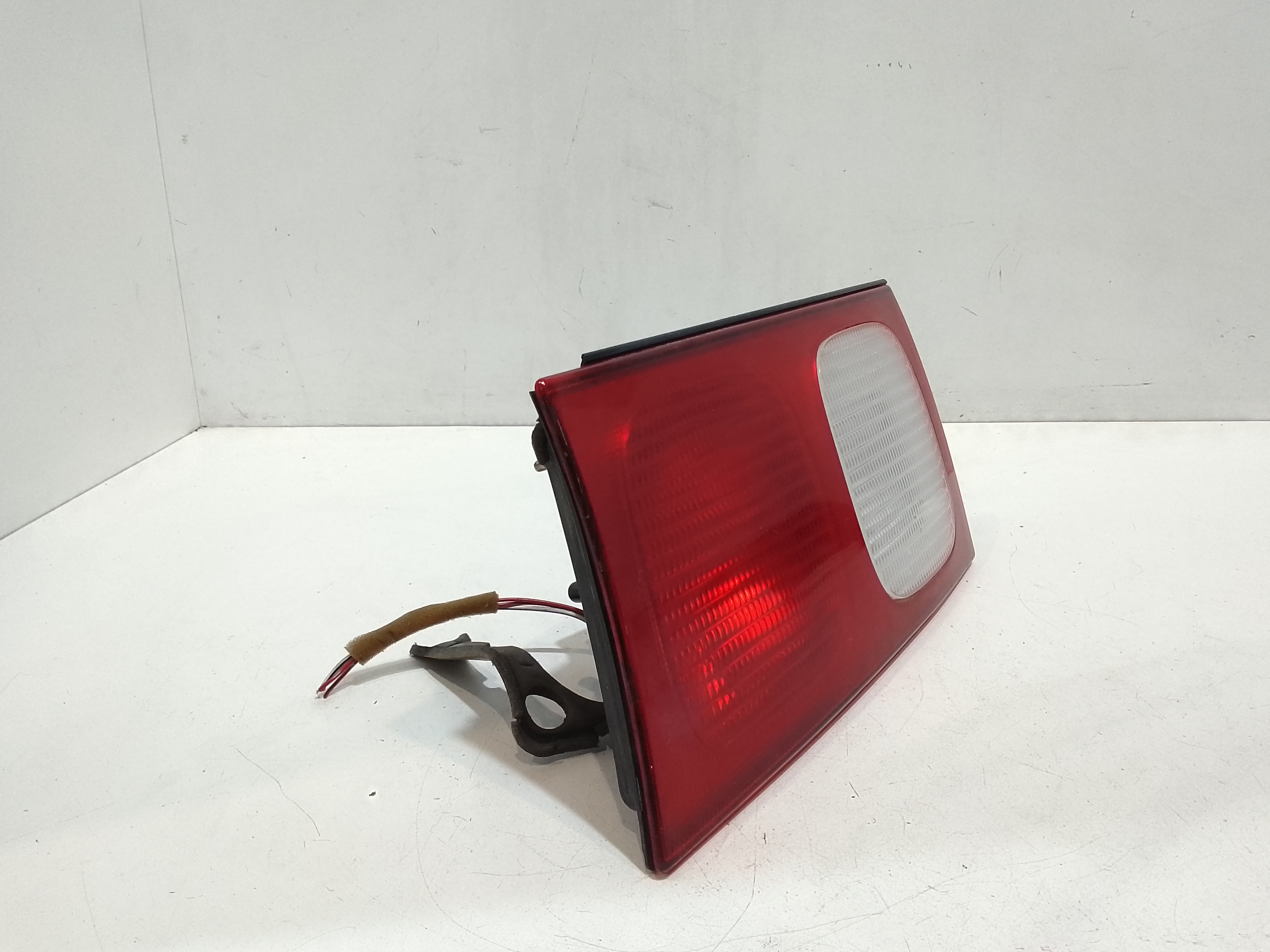 Stop Posteriore Sinistro Integrato nel Portello per Toyota Picnic (1996 - 2001)