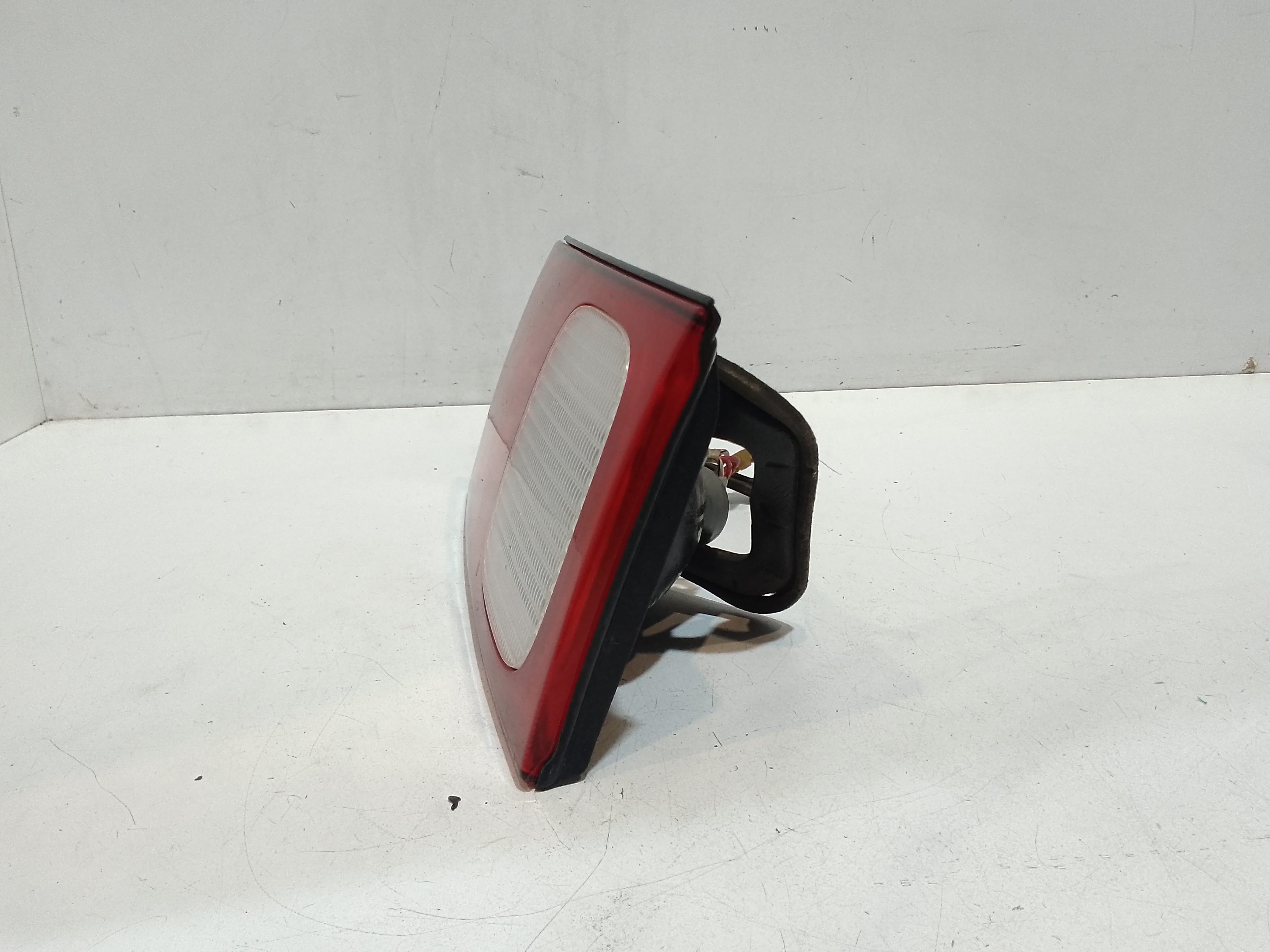 Stop Posteriore Sinistro Integrato nel Portello per Toyota Picnic (1996 - 2001)