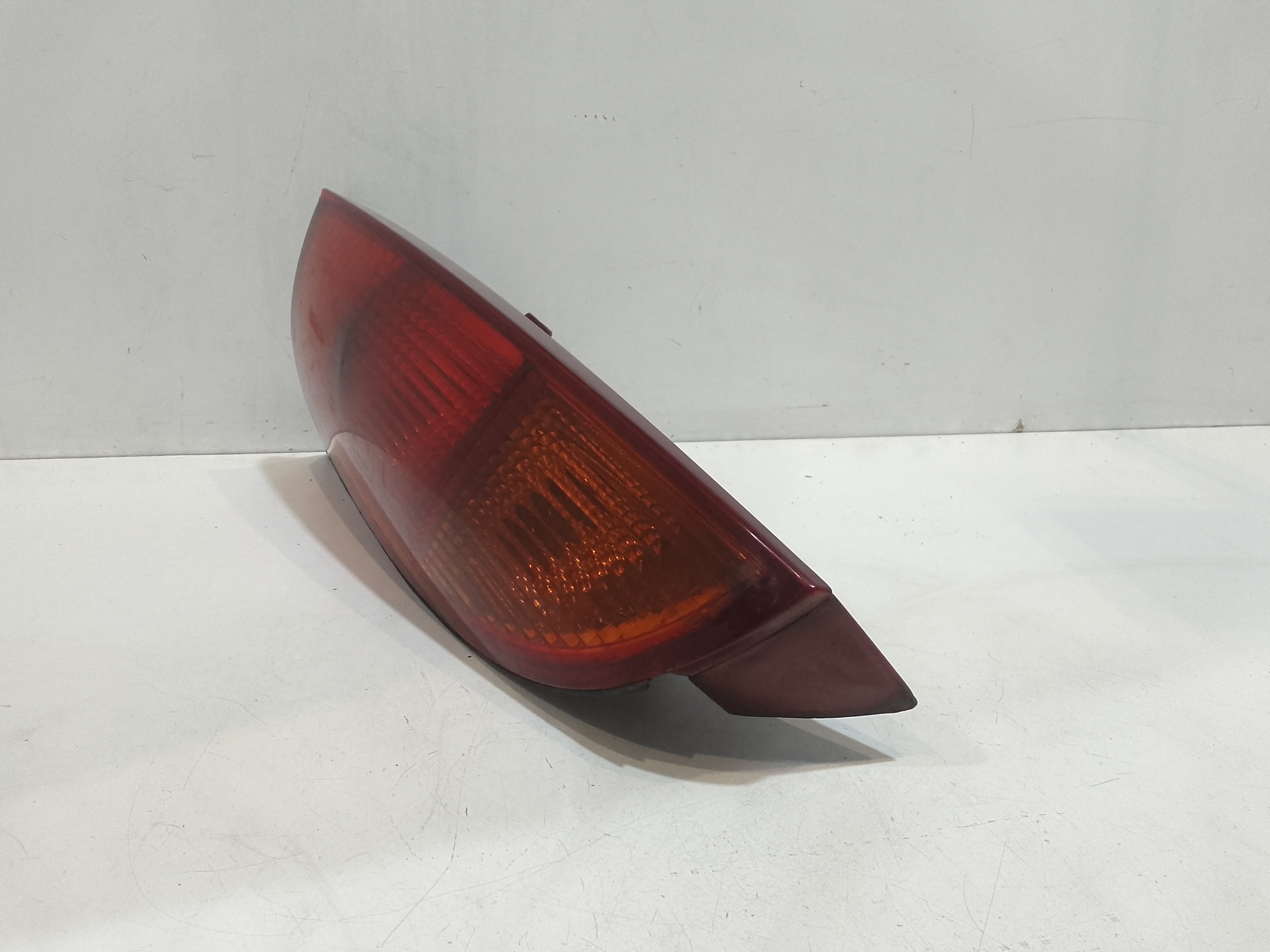 Stop fanale Posteriore sinistro lato Guida per Ford Focus Berlina 2 Serie (2001 - 2004)