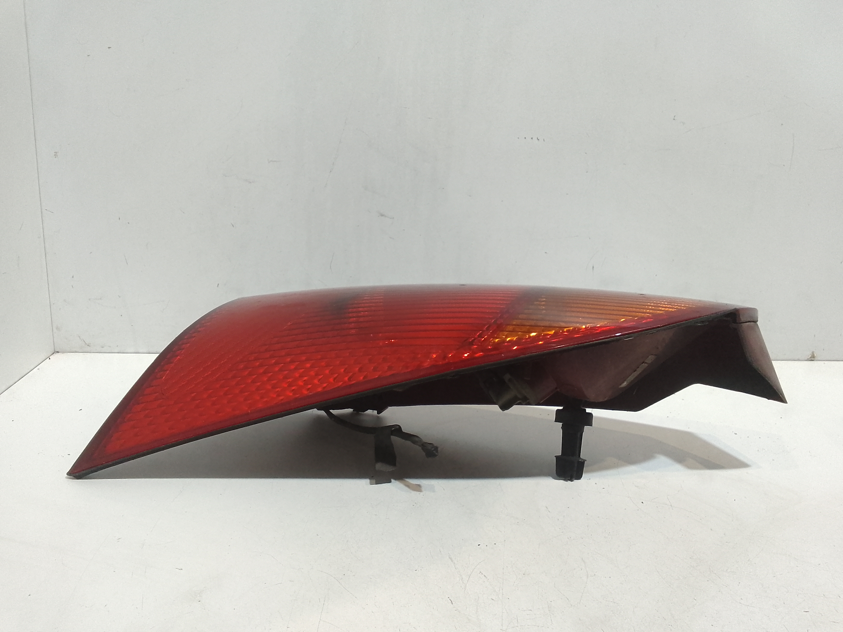 Stop fanale Posteriore sinistro lato Guida per Ford Focus Berlina 2 Serie (2001 - 2004)