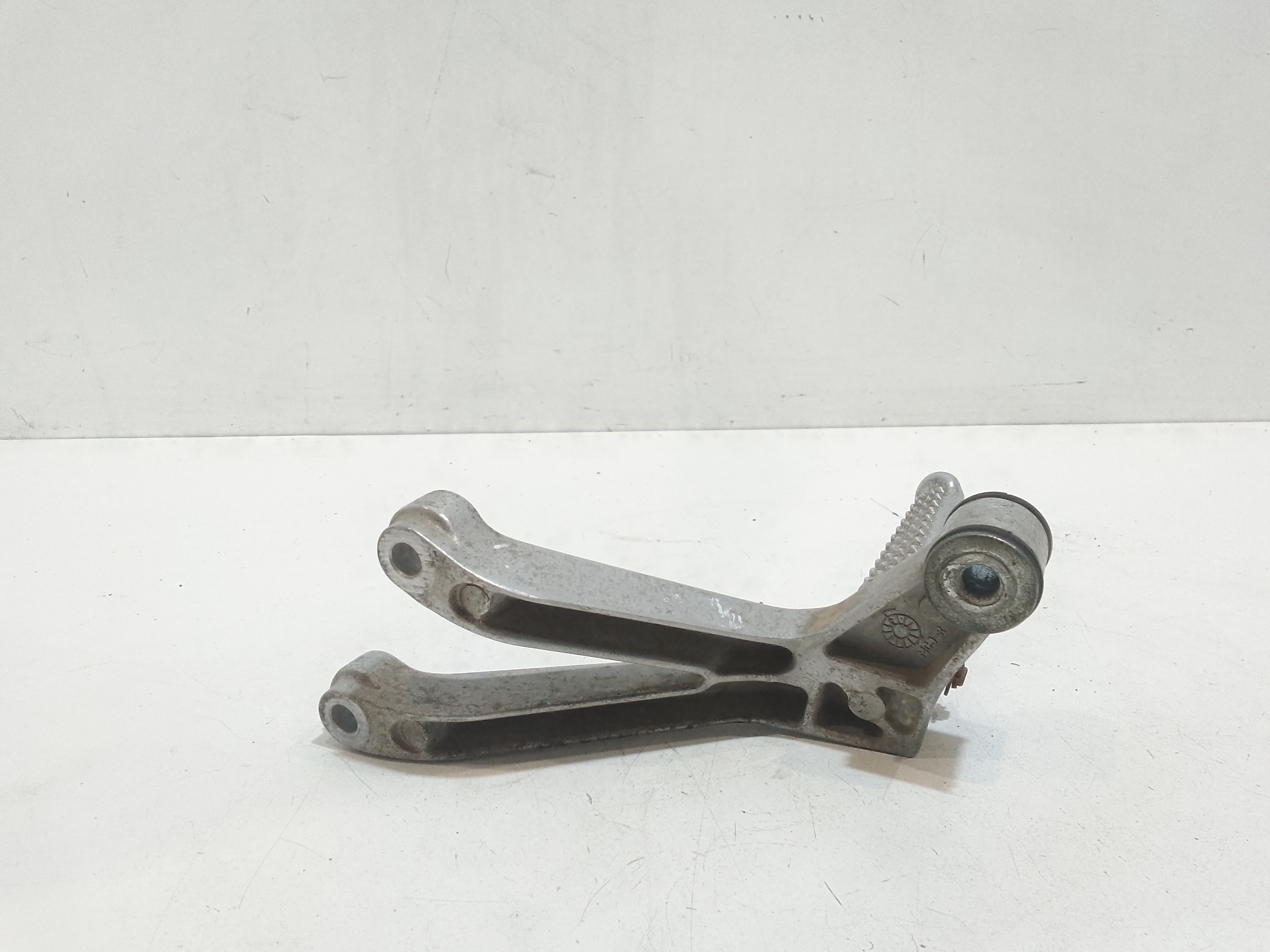 Staffa supporto pedalino per Honda CBR 900 RR Fireblade (2000 - 2001)