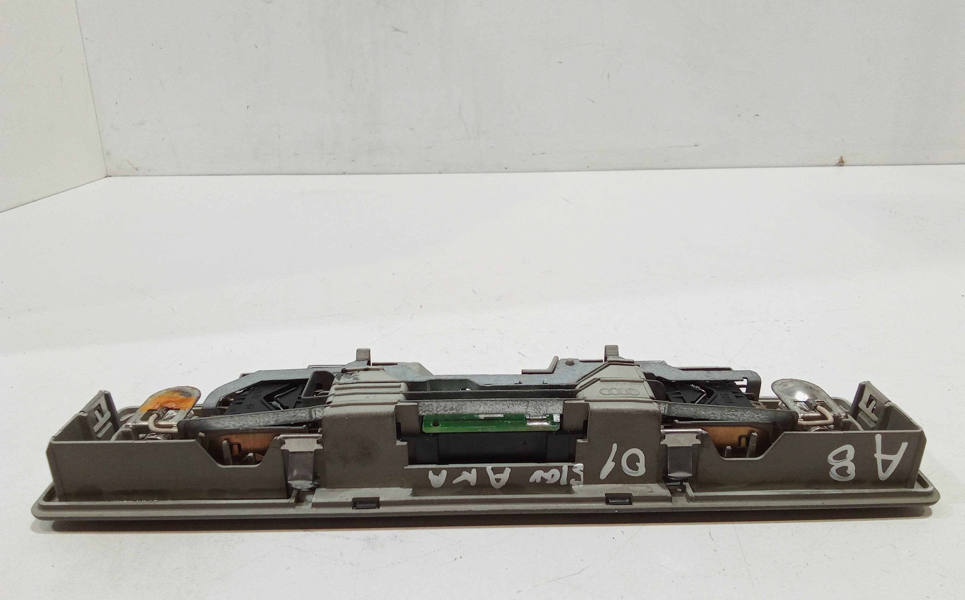 Plafoniera posteriore per Audi A8 1a serie (1994 - 2001)