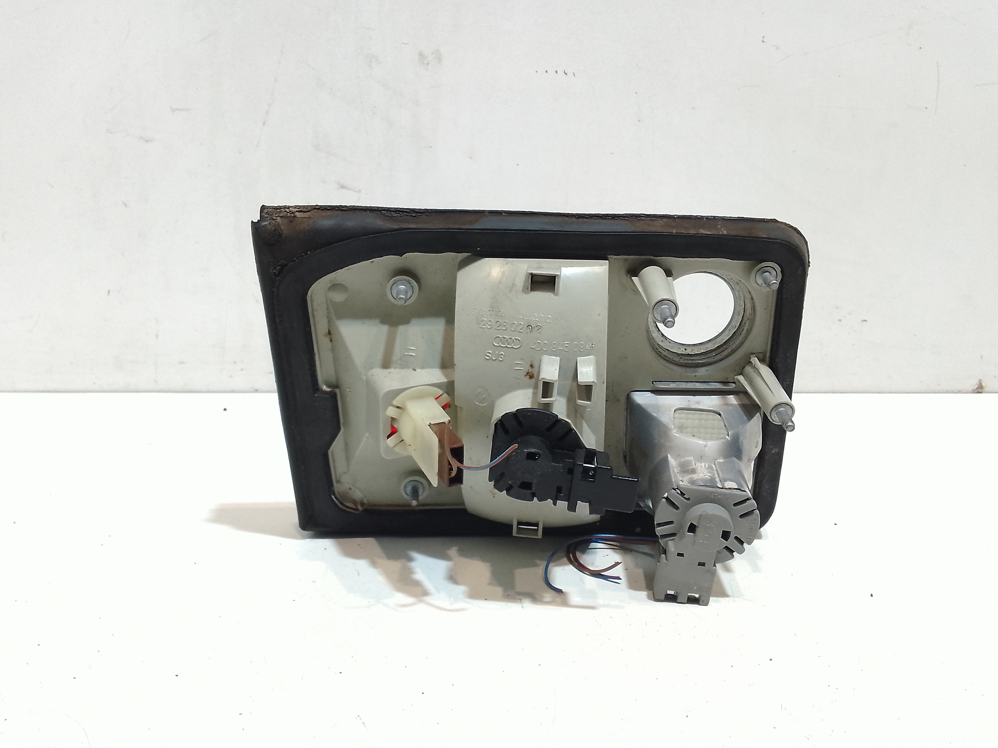 Stop Posteriore Destro Integrato nel Portello per Audi A8 1a serie (1994 - 2001)