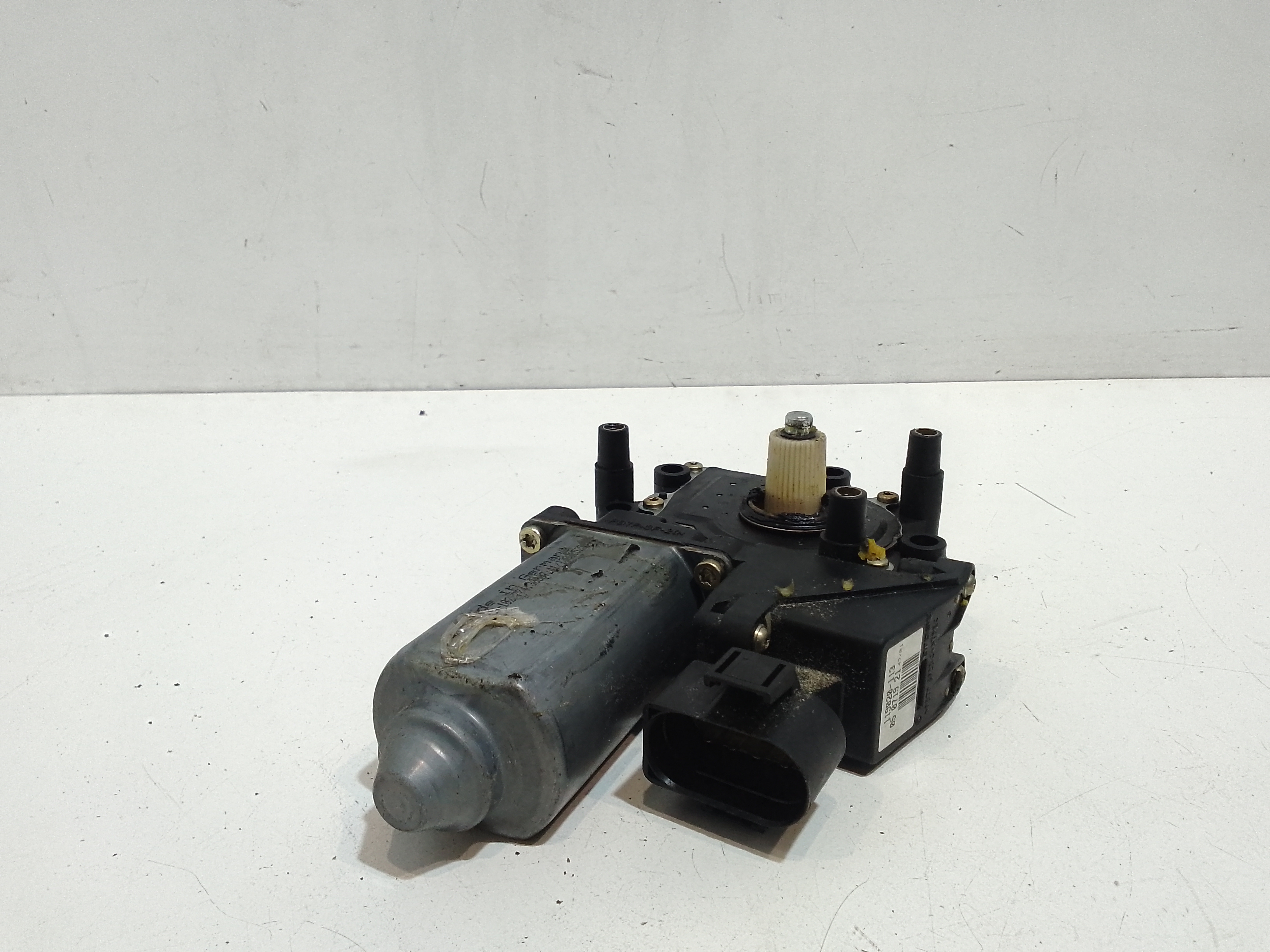 Motorino Alzavetro posteriore destra per Audi A8 1a serie (1994 - 2001)