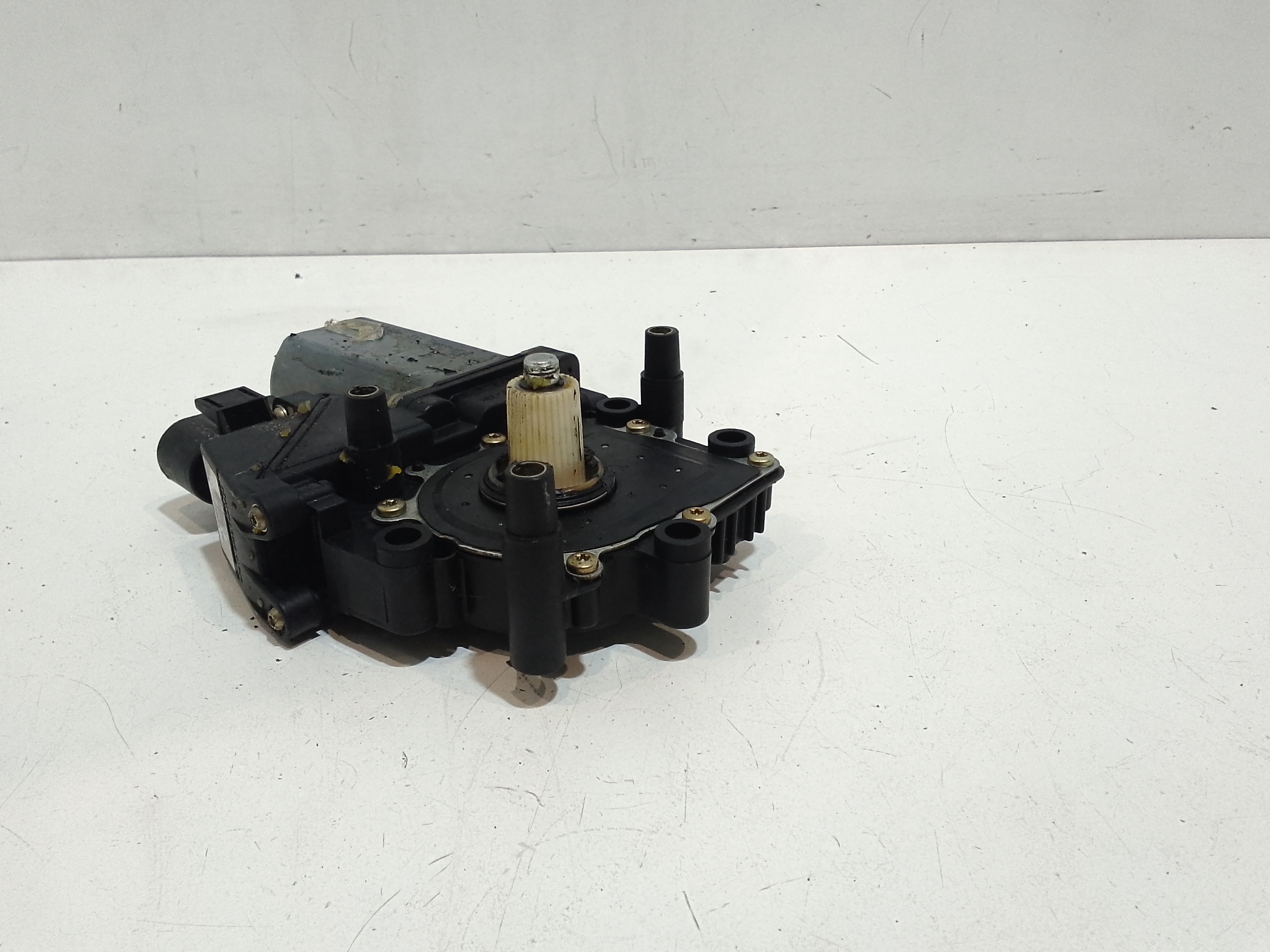 Motorino Alzavetro posteriore destra per Audi A8 1a serie (1994 - 2001)