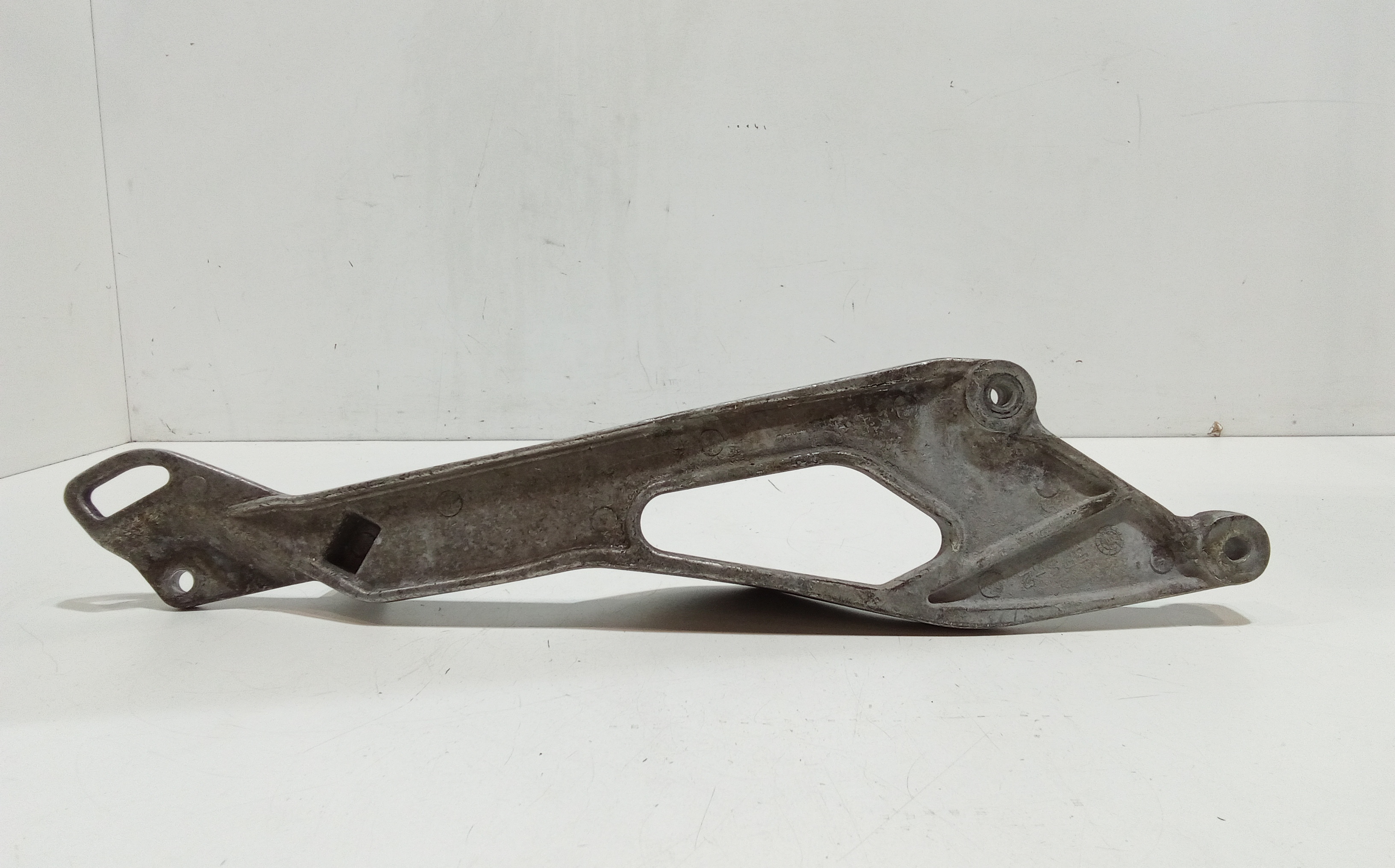 Staffa supporto pedalino per Yamaha TDM 900cc (2002 - 2014)