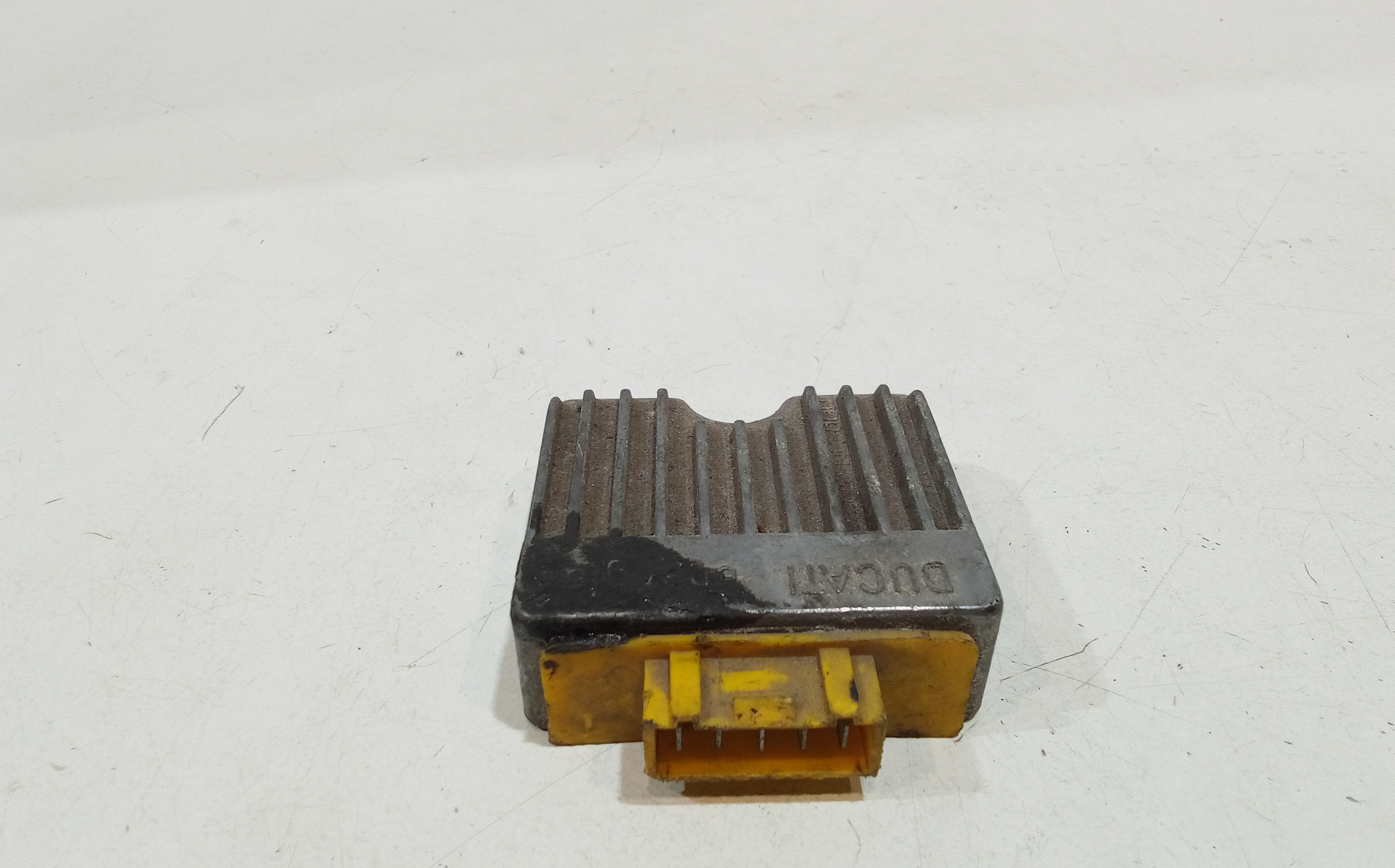 Regolatore di tensione per Aprilia Scarabeo 50cc (01>04) (2001 - 2004)