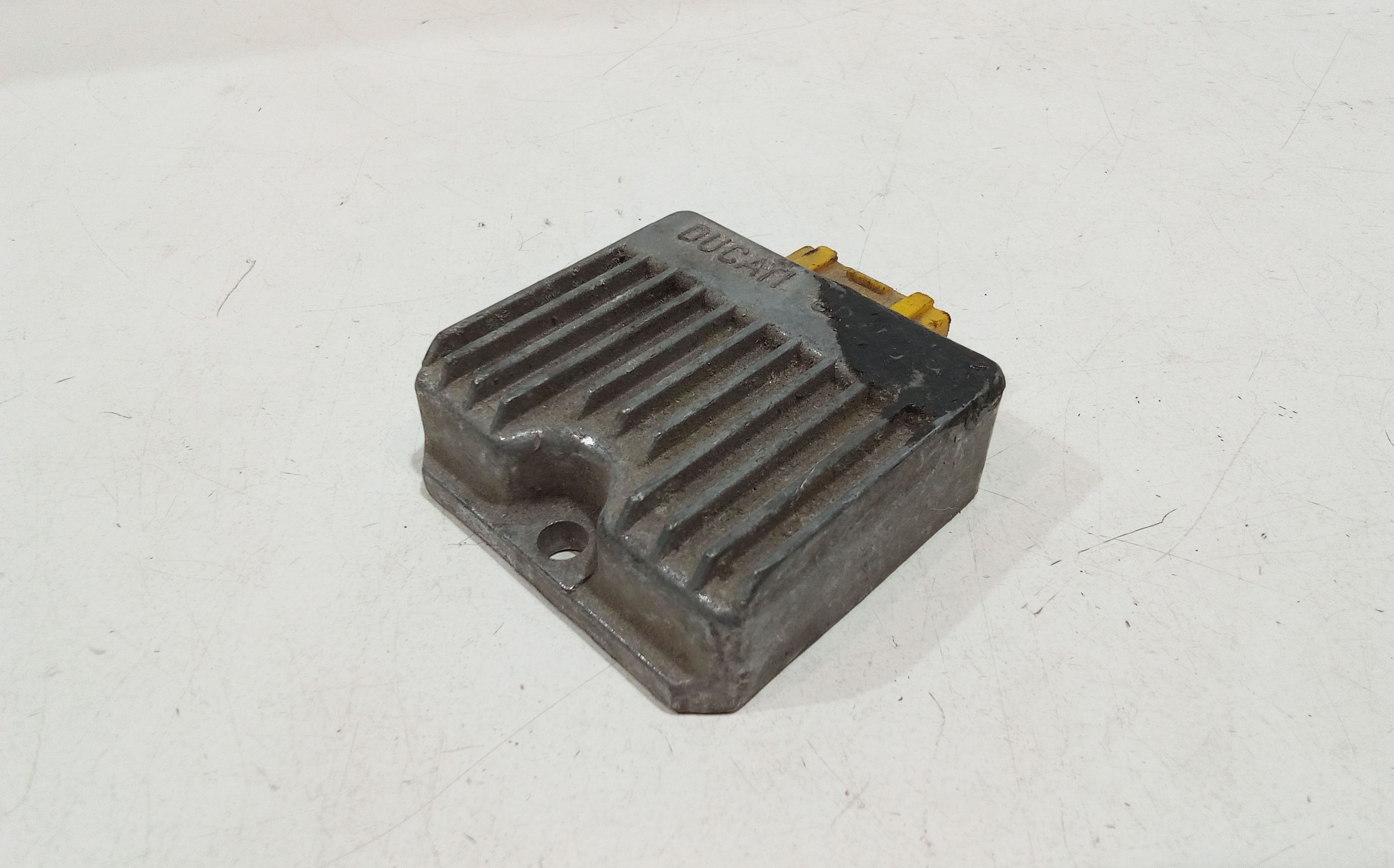 Regolatore di tensione per Aprilia Scarabeo 50cc (01>04) (2001 - 2004)