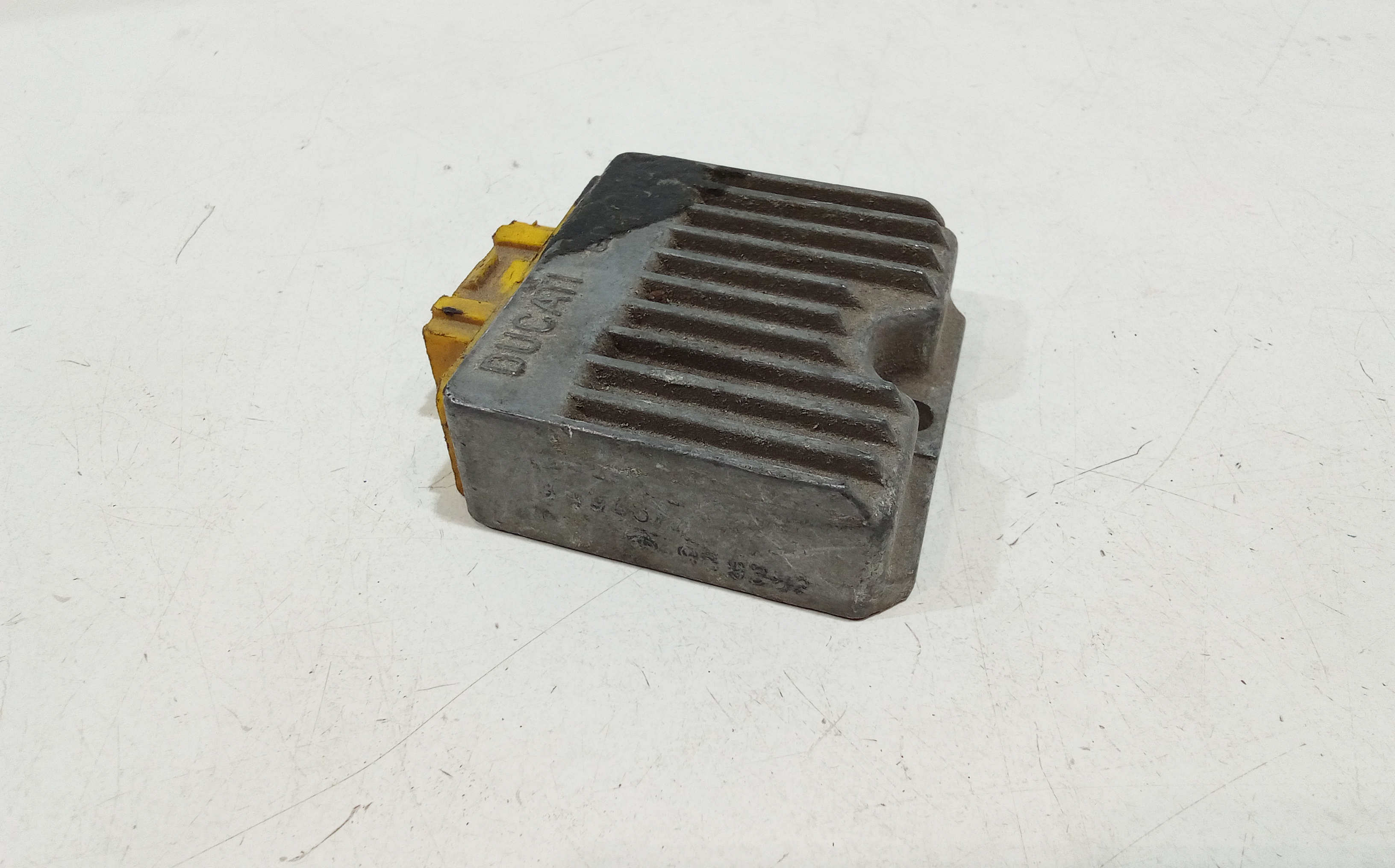 Regolatore di tensione per Aprilia Scarabeo 50cc (01>04) (2001 - 2004)