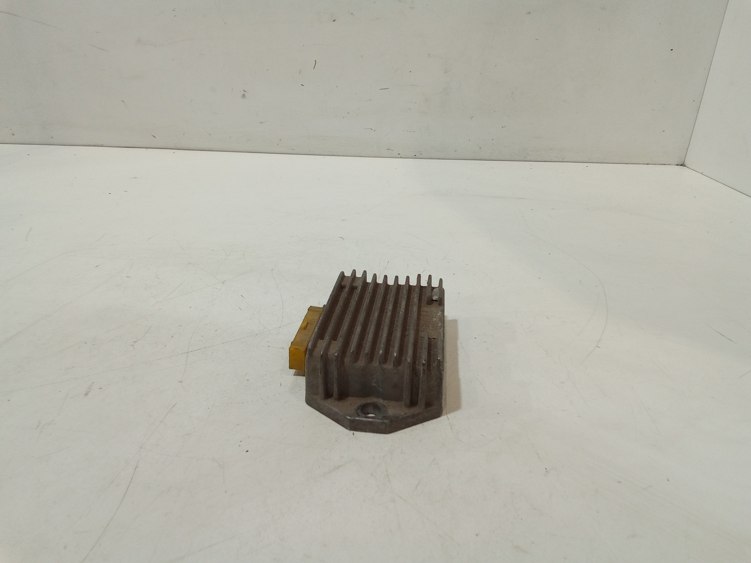 Regolatore di tensione per Piaggio Vespa 50cc Et2 (99>03) (1999 - 2003)