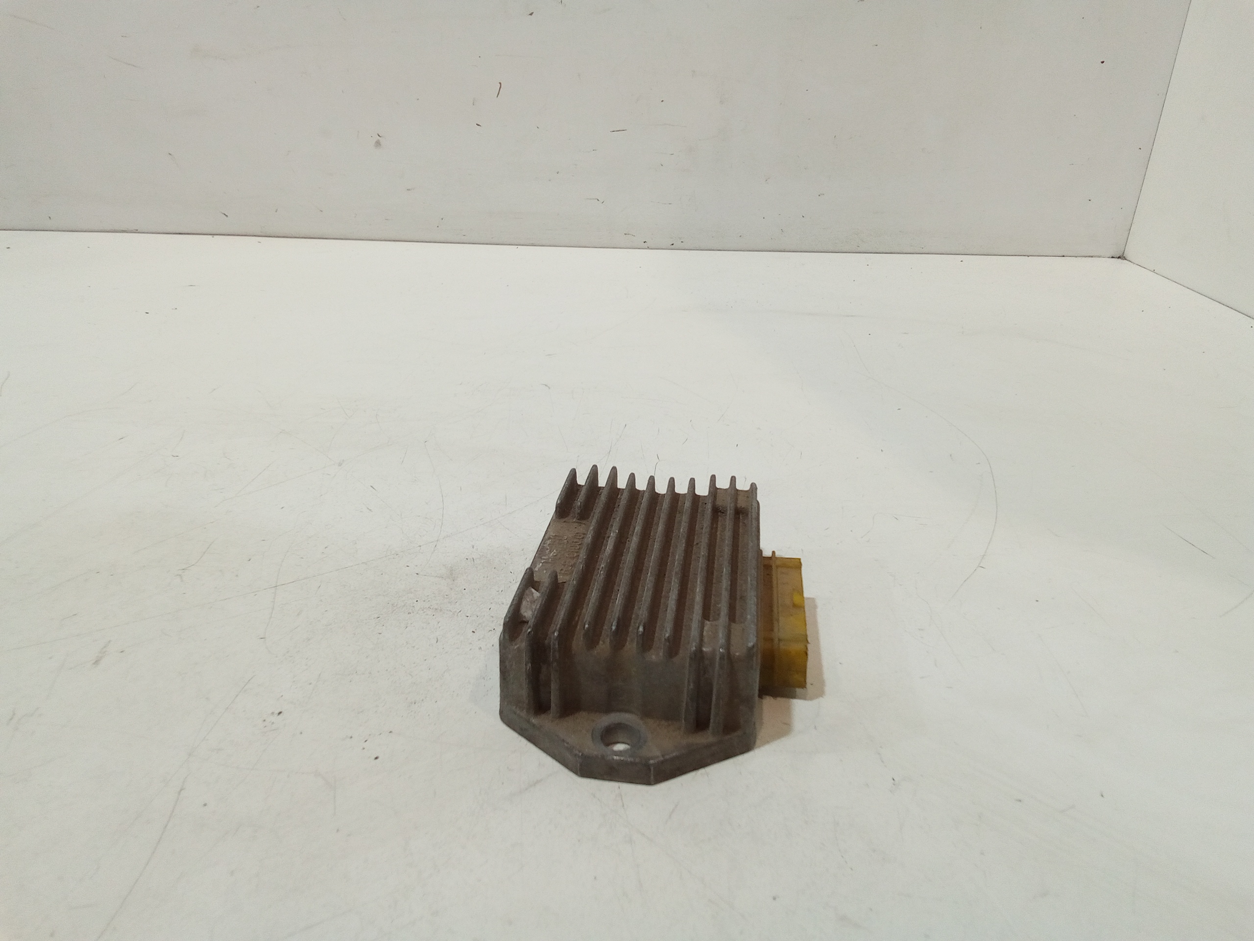 Regolatore di tensione per Piaggio Vespa 50cc Et2 (99>03) (1999 - 2003)