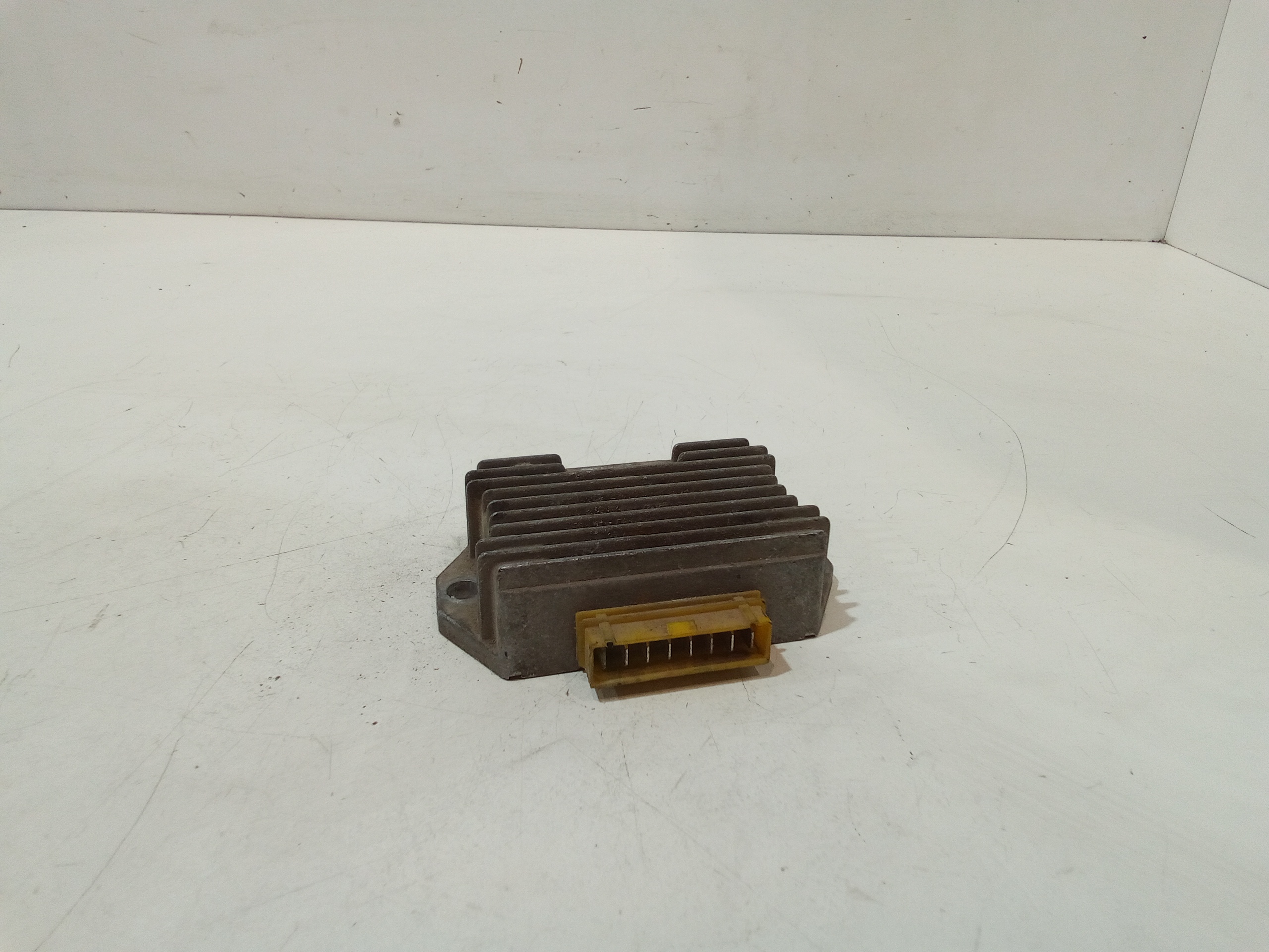 Regolatore di tensione per Piaggio Vespa 50cc Et2 (99>03) (1999 - 2003)