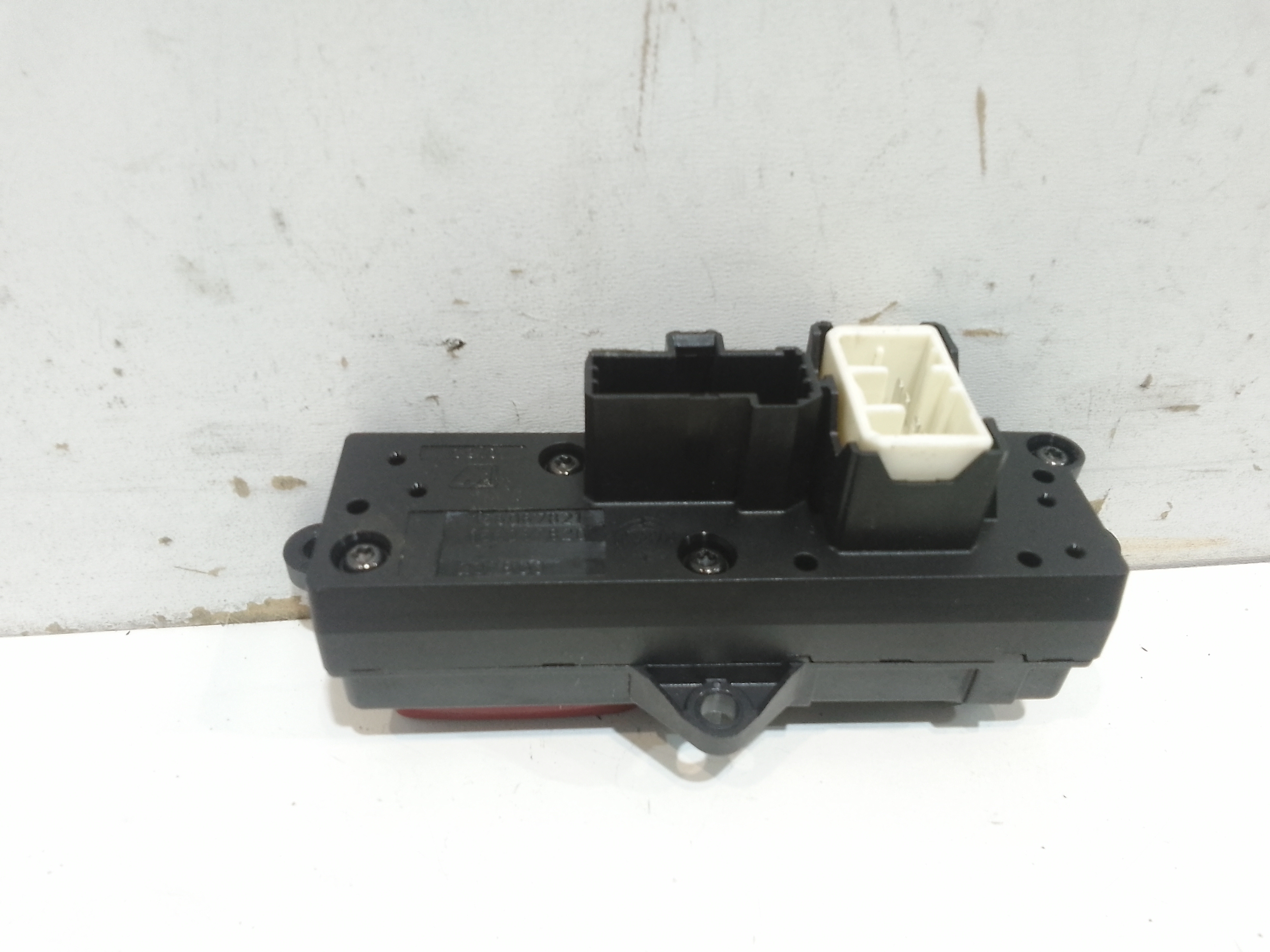 Pulsante luci di emergenza per Alfa Romeo 159 Sportwagon Serie (05>11) (2005 - 2011)