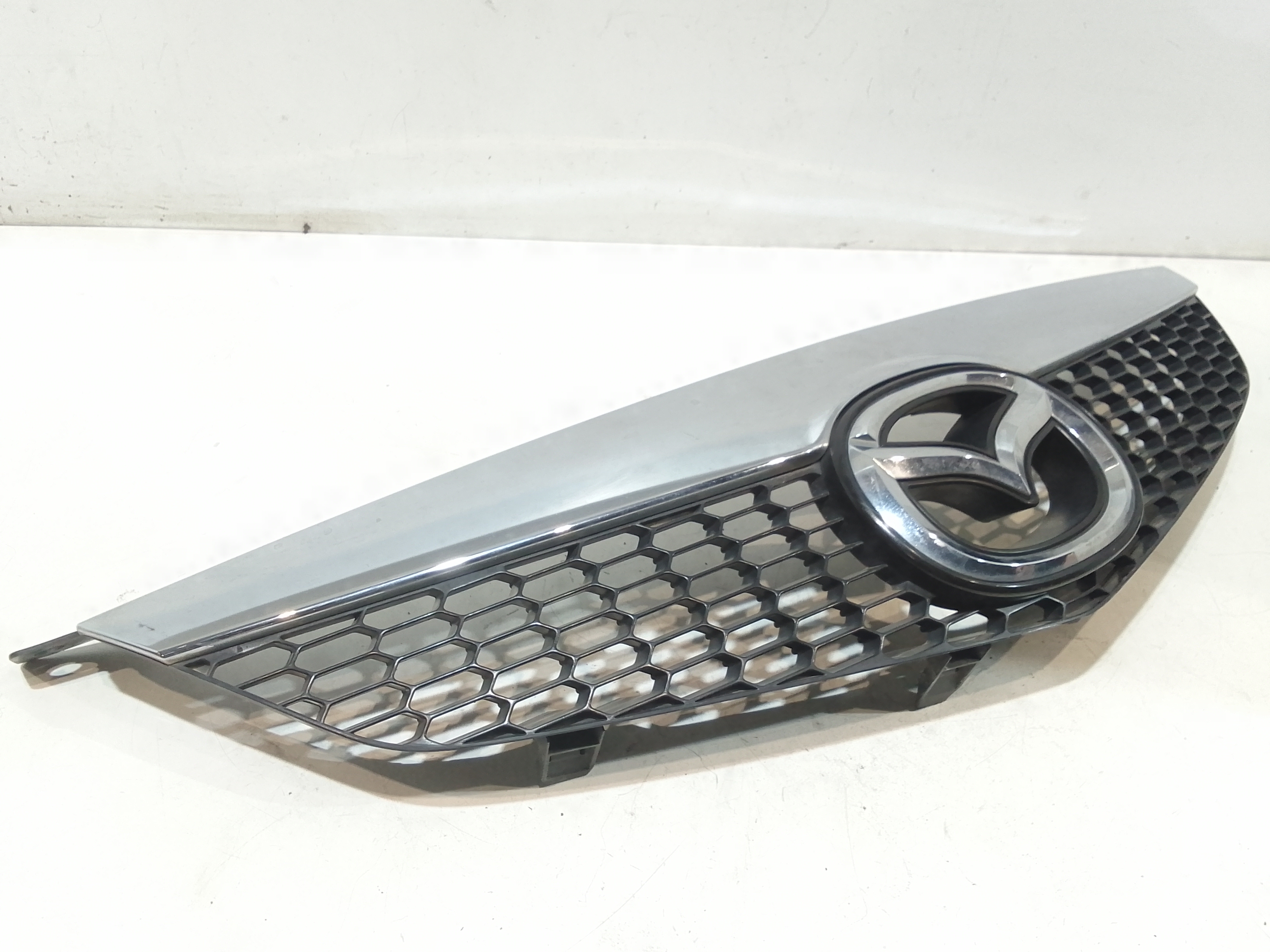 Mascherina anteriore per Mazda 6 Berlina (2002 - 2008)
