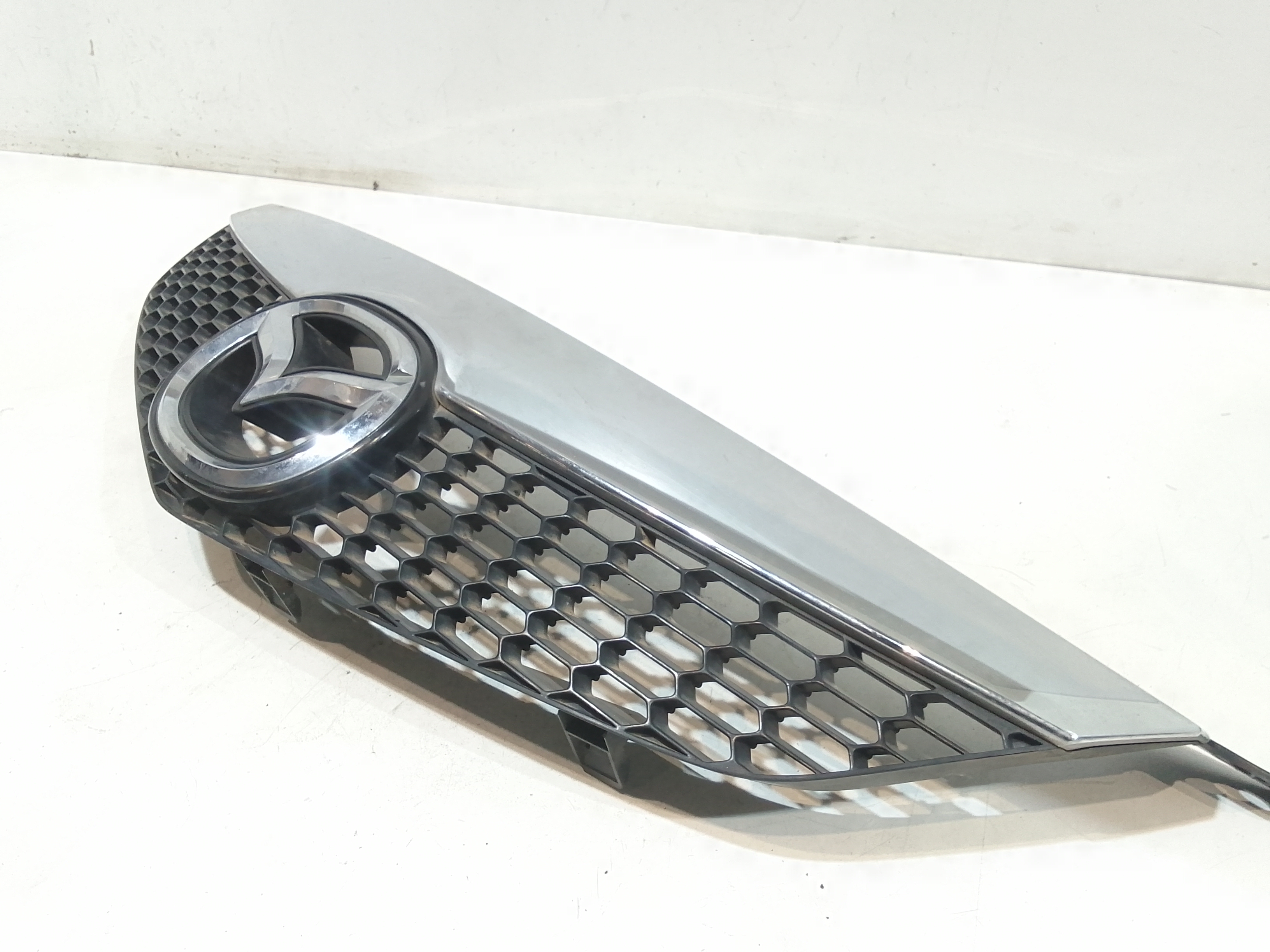 Mascherina anteriore per Mazda 6 Berlina (2002 - 2008)