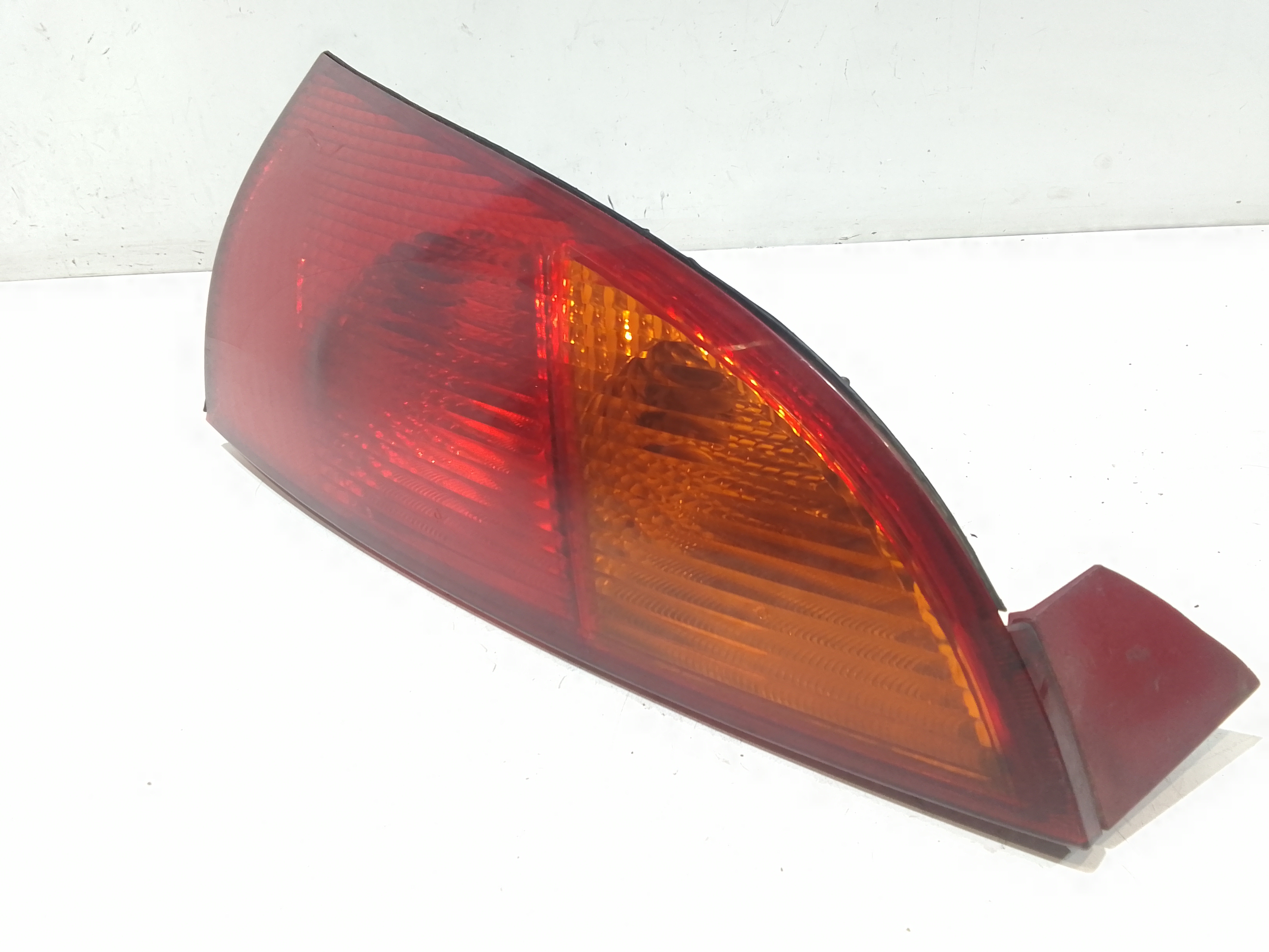 Stop fanale posteriore Destro Passeggero per Ford Focus Berlina 2 Serie (2001 - 2004)