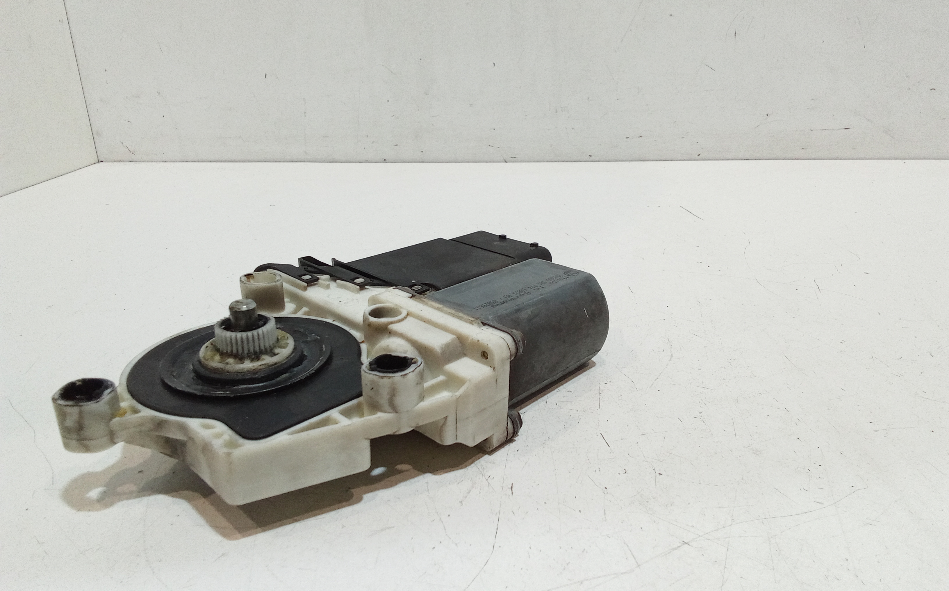 Motorino Alzavetro anteriore destra per Volkswagen Bora Berlina (1998 - 2005)