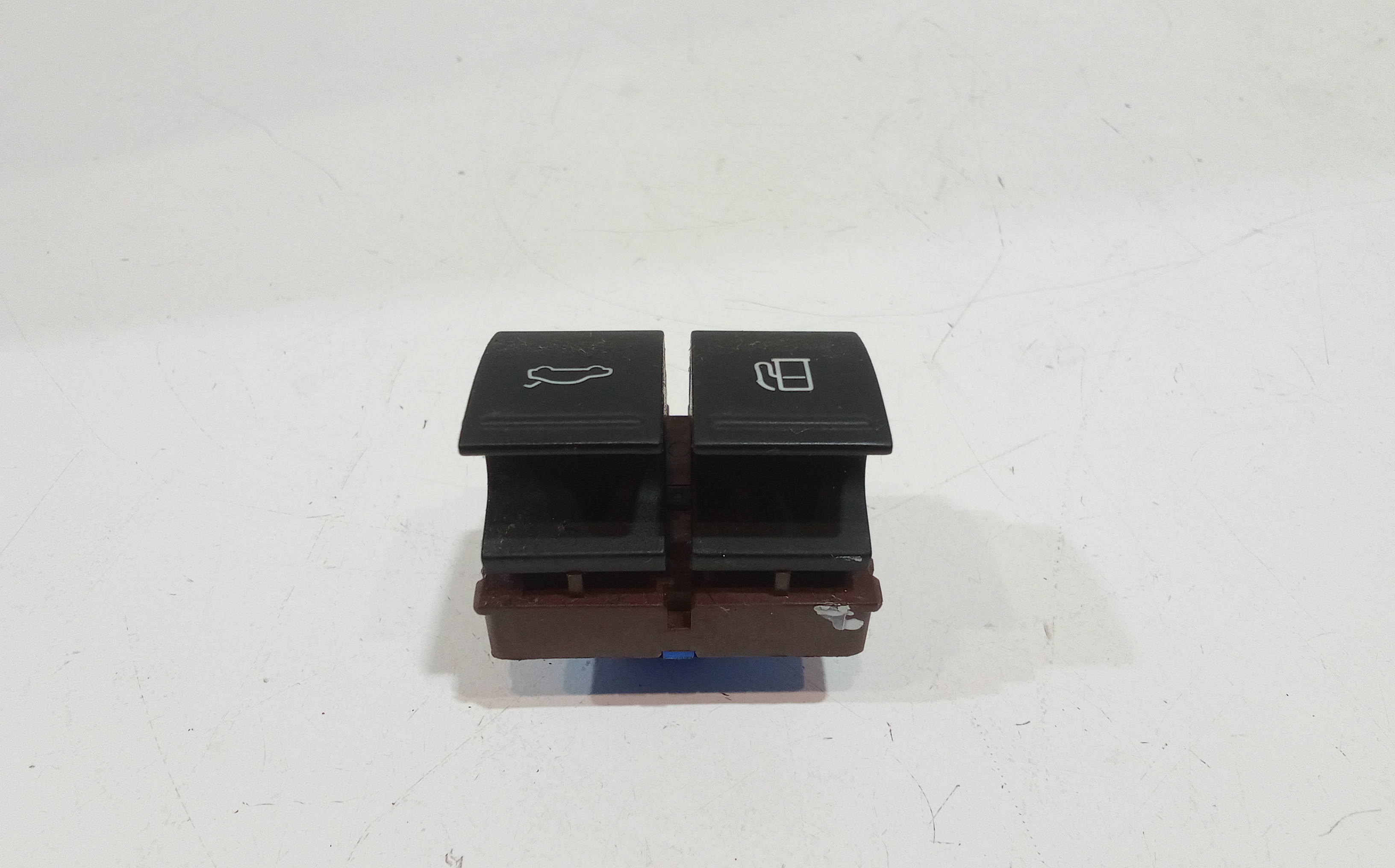 Pulsante apertura sportellino carburante per Volkswagen Passat CC (2008 - 2012)