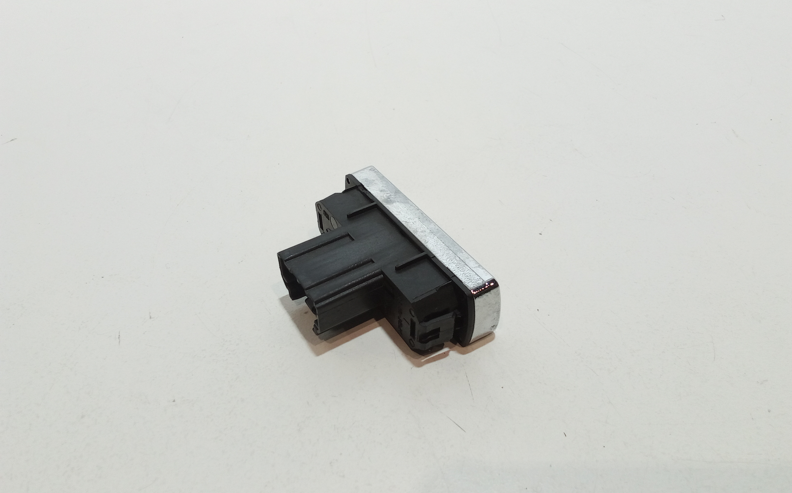 Pulsante Tergilunotto posteriore per Ford Mondeo Berlina 6 Serie (2007 - 2010)