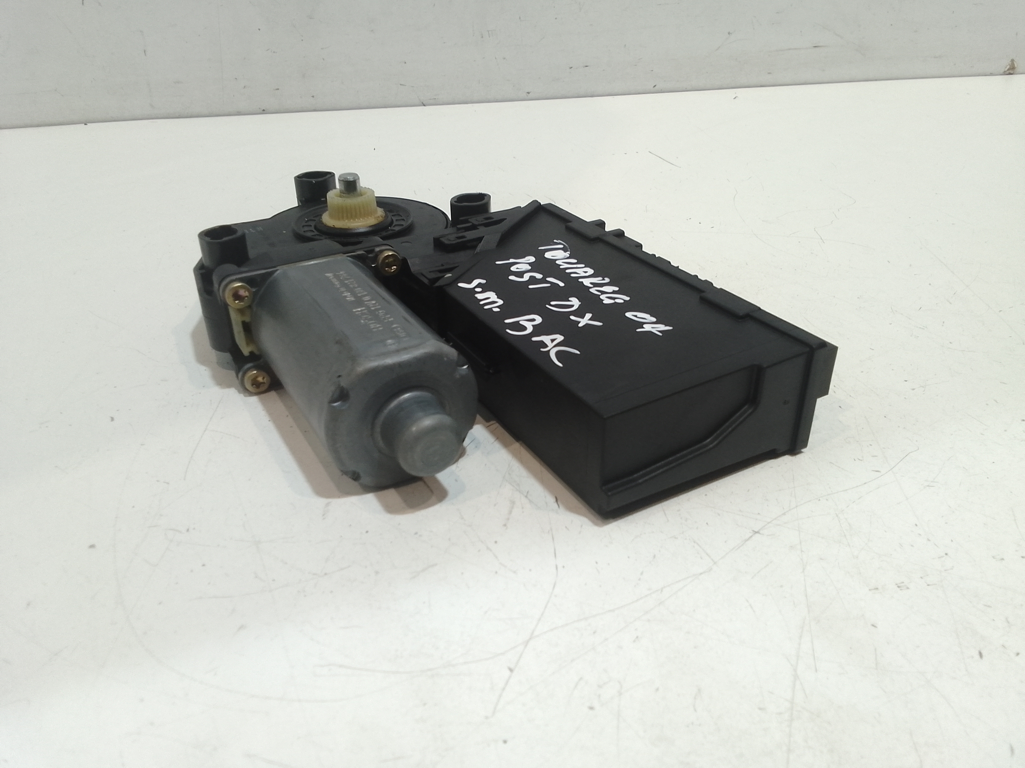 Motorino Alzavetro posteriore destra per Volkswagen Touareg 1 Serie (2002 - 2006)