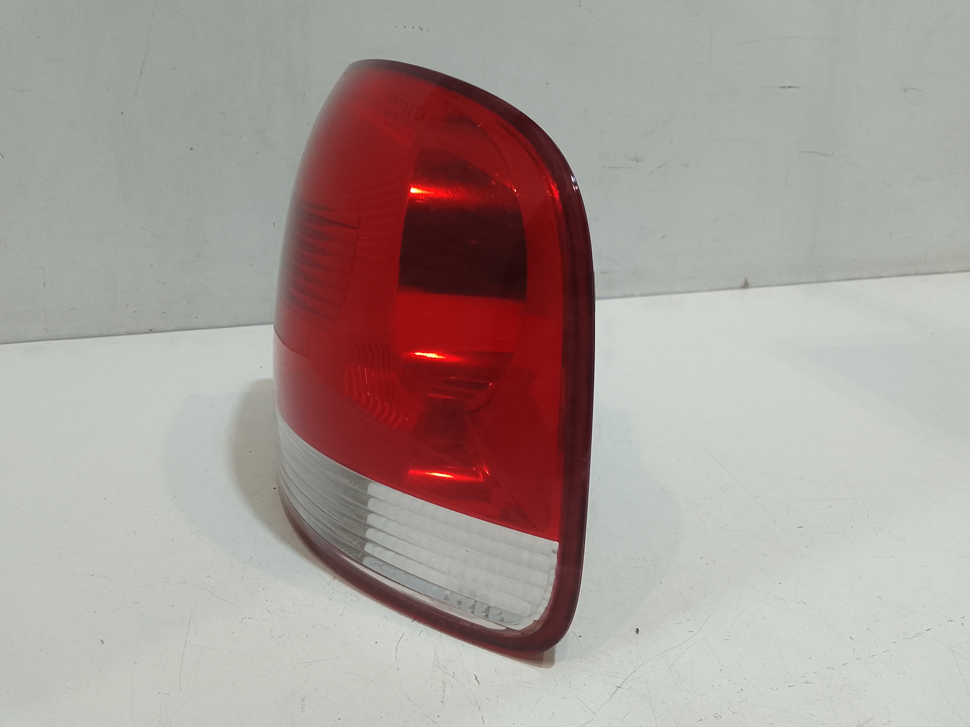 Stop fanale Posteriore sinistro lato Guida per Volkswagen Touareg 1 Serie (2002 - 2006)