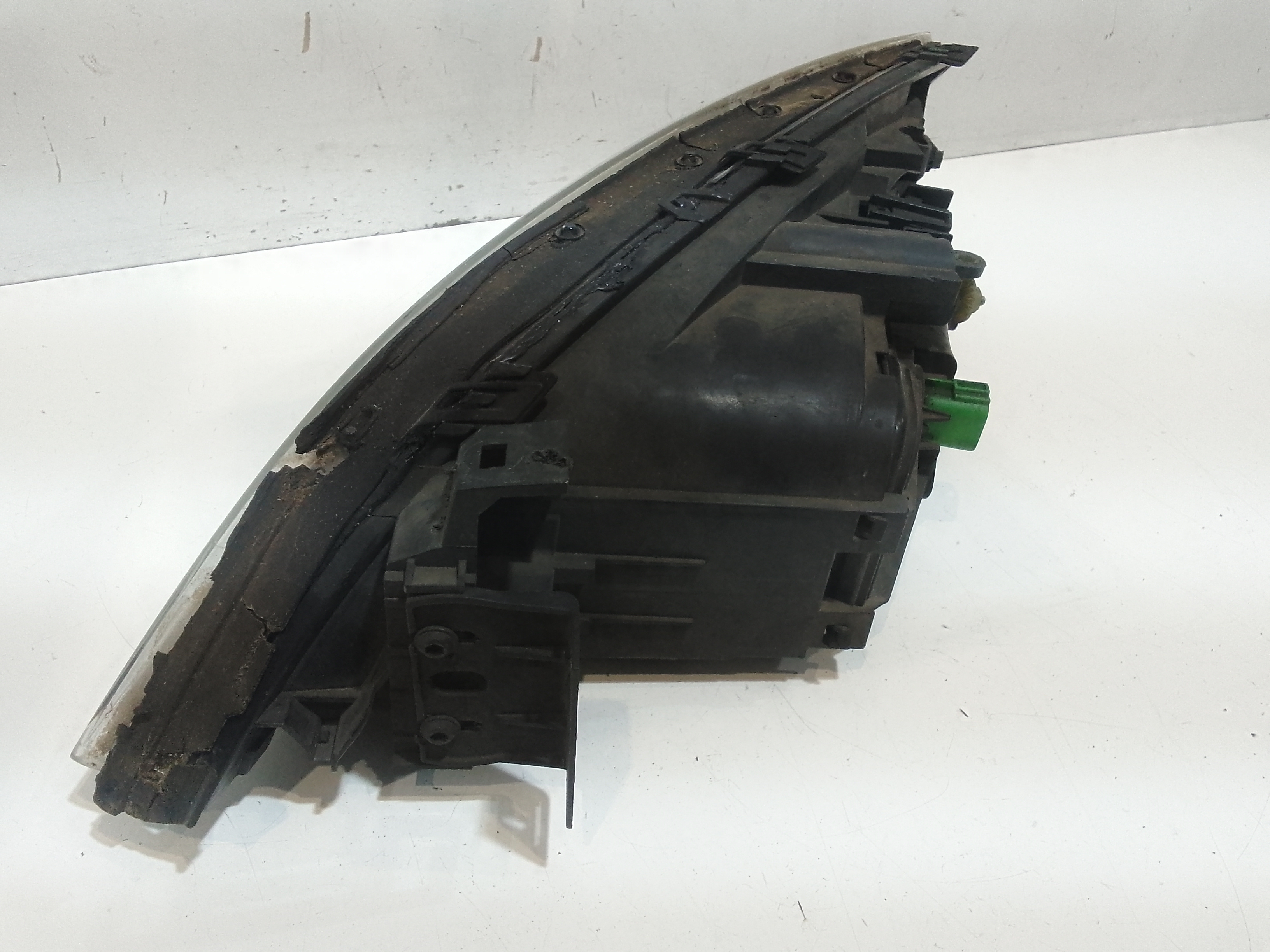 Faro anteriore Destro Passeggero per Ford Mondeo Berlina 3 Serie (2000 - 2003)