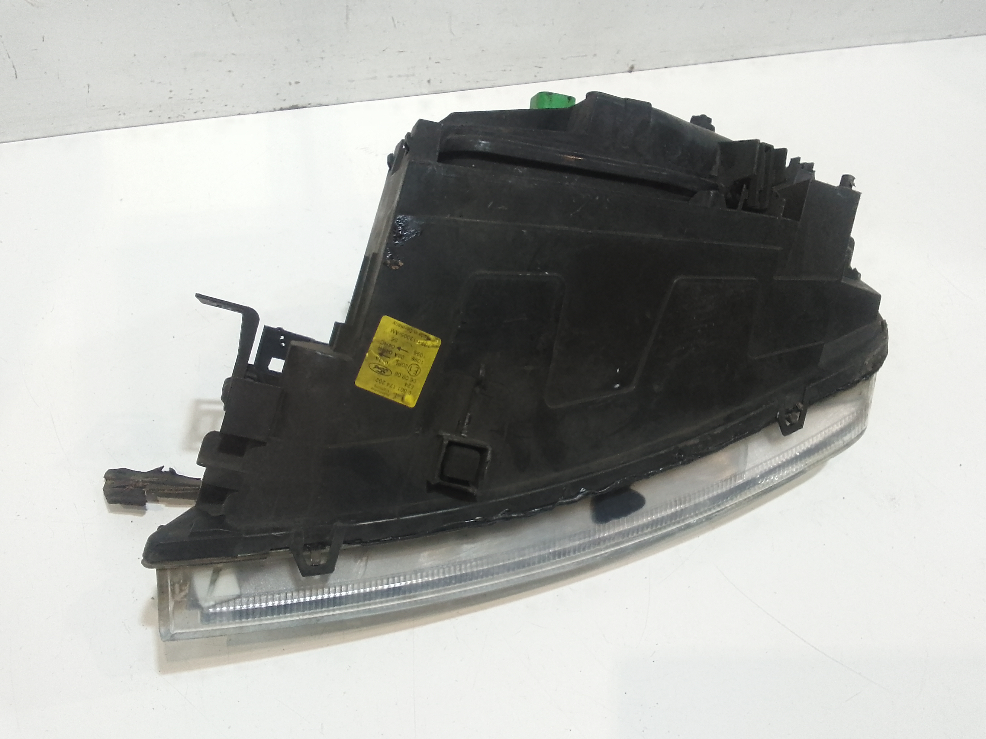 Faro anteriore Destro Passeggero per Ford Mondeo Berlina 3 Serie (2000 - 2003)