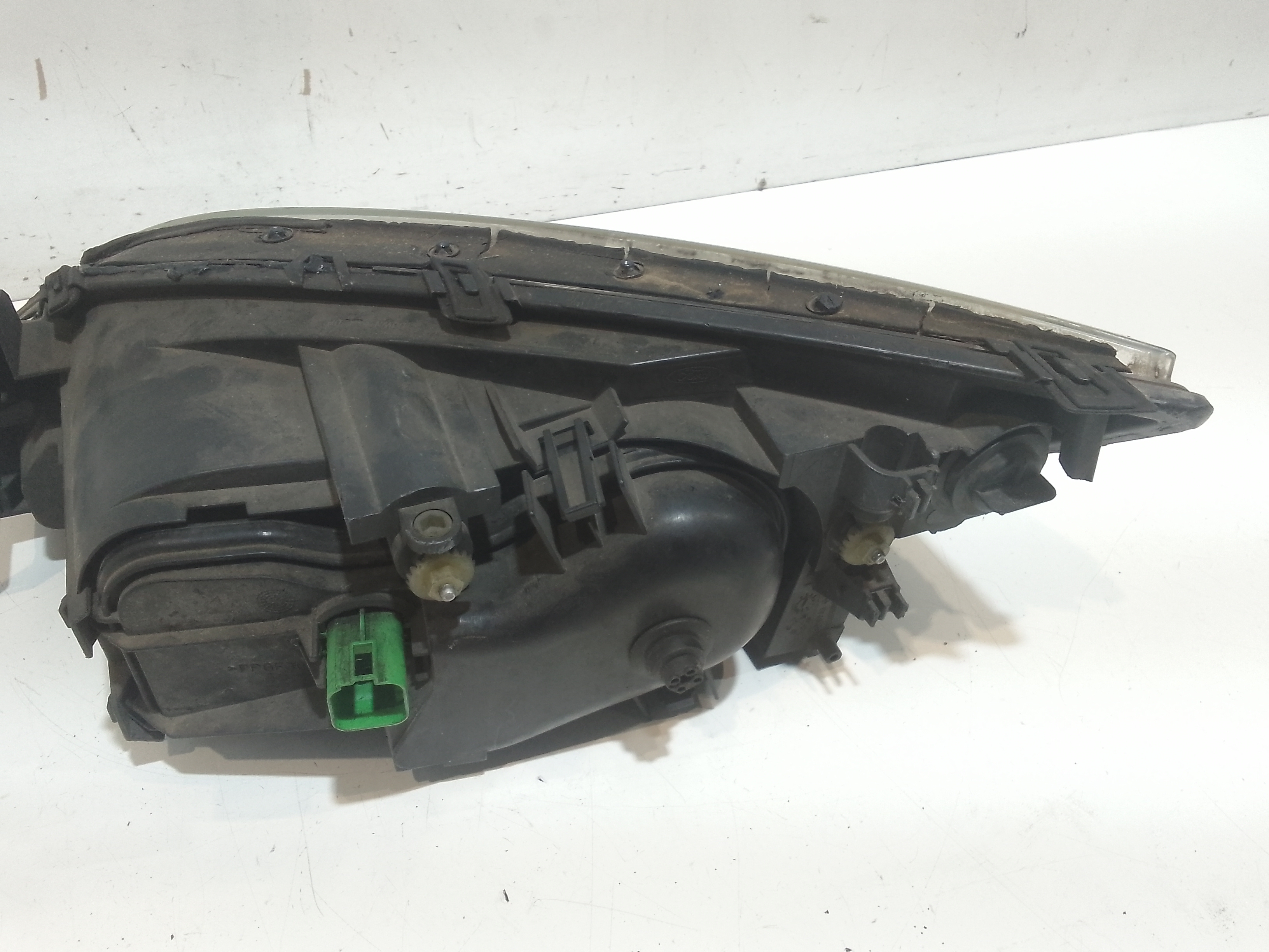 Faro anteriore Destro Passeggero per Ford Mondeo Berlina 3 Serie (2000 - 2003)