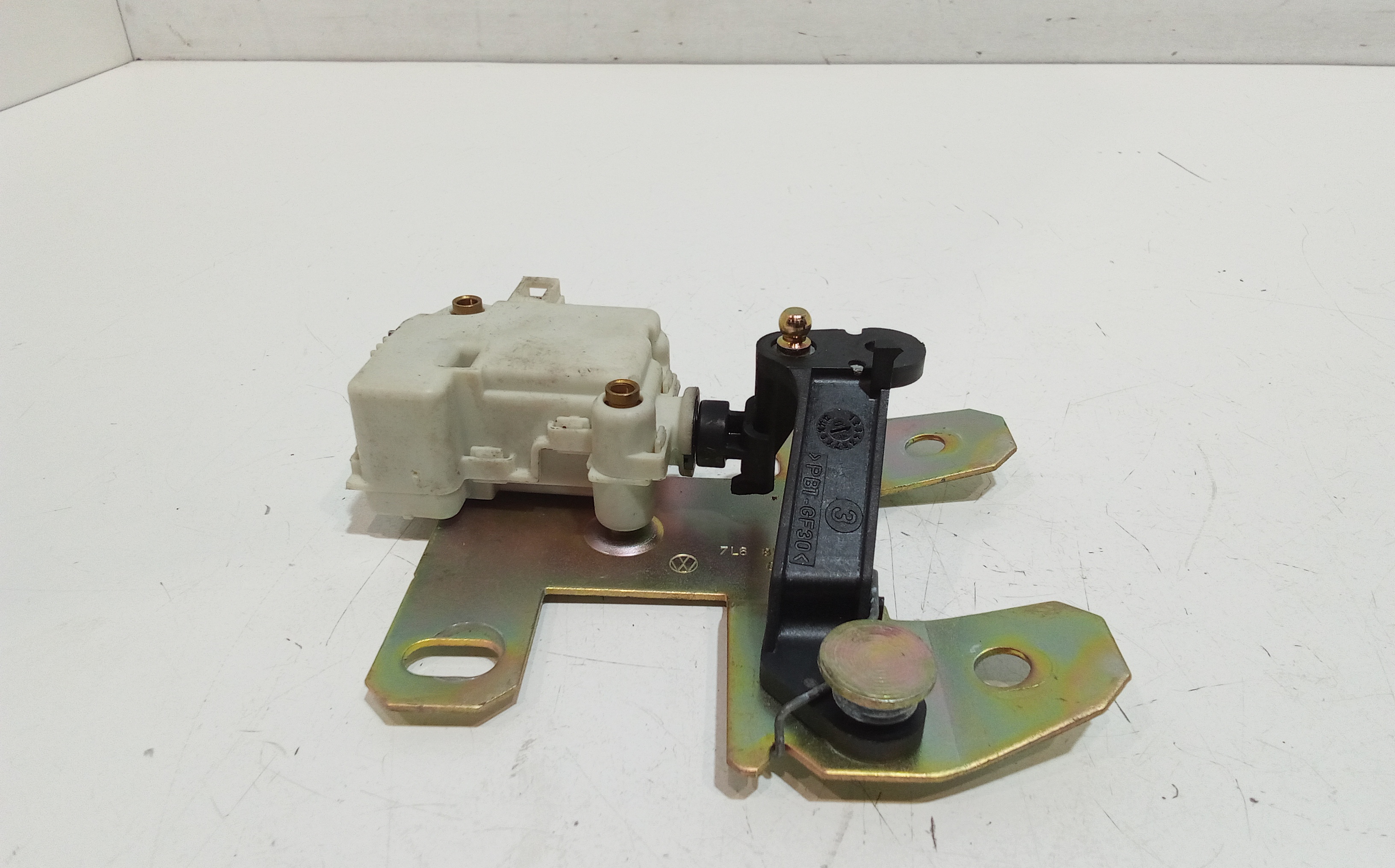 Motorino chiusura centralizzata per Volkswagen Touareg 1 Serie (2002 - 2006)