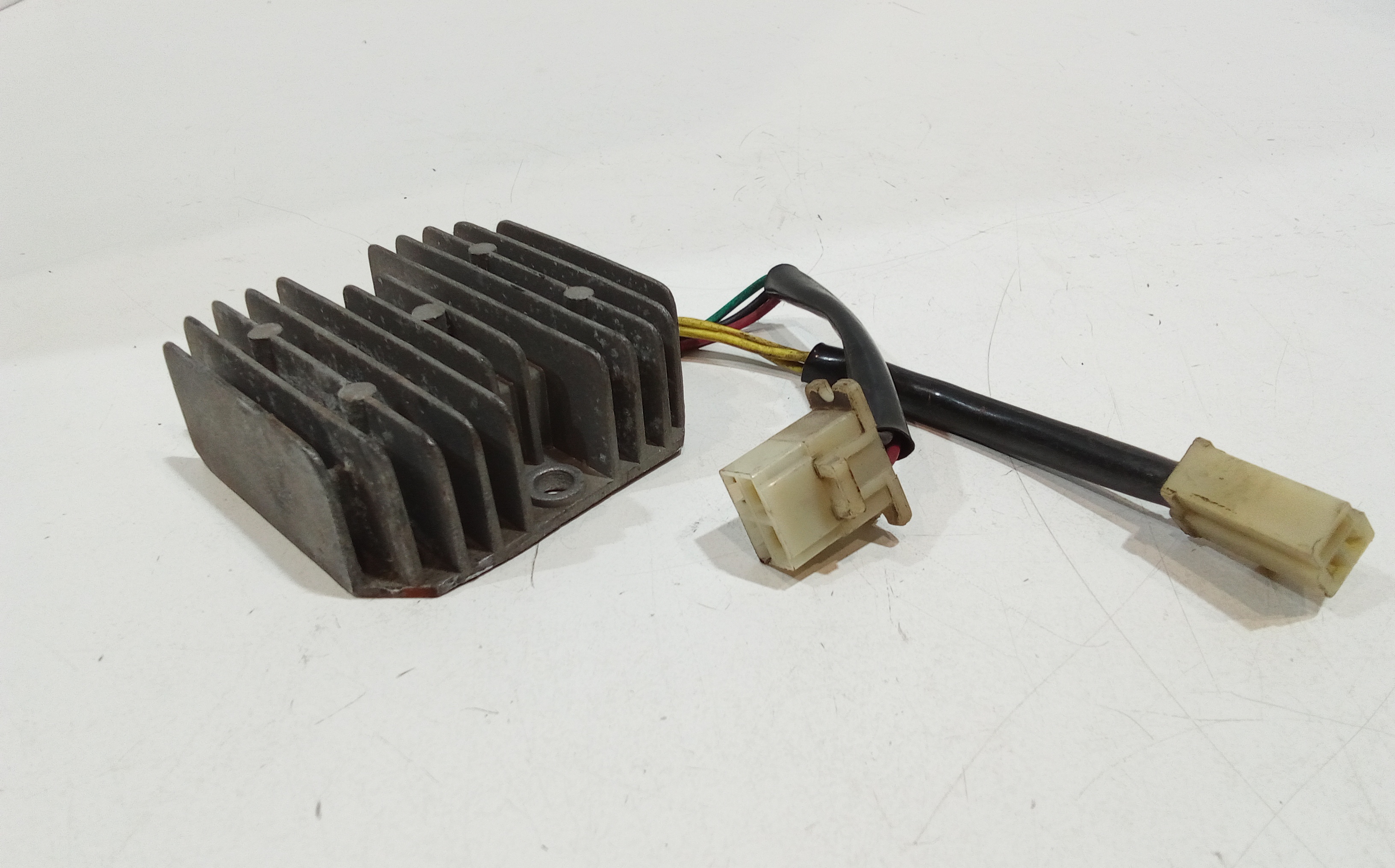 Regolatore di tensione per Peugeot Tweet 125cc (2010 - 2014)