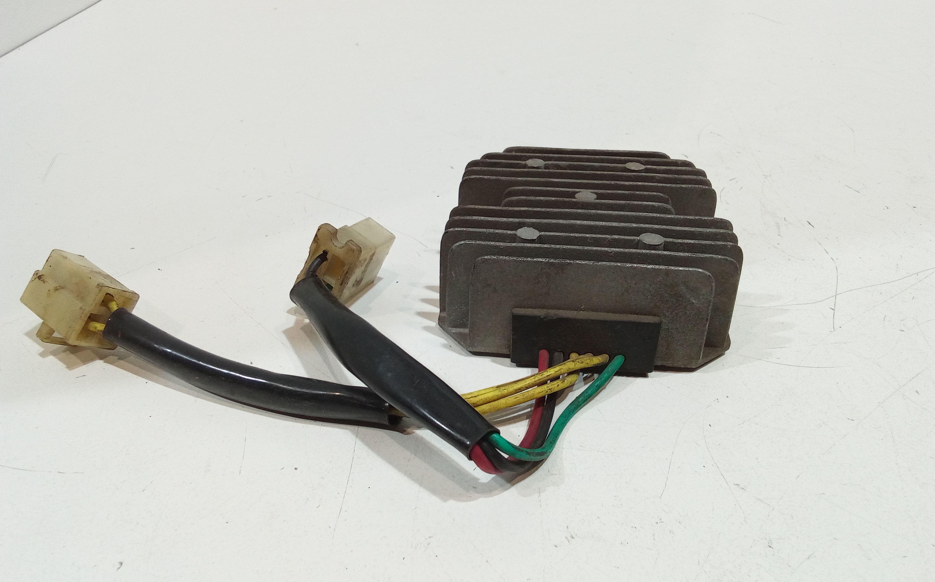 Regolatore di tensione per Peugeot Tweet 125cc (2010 - 2014)