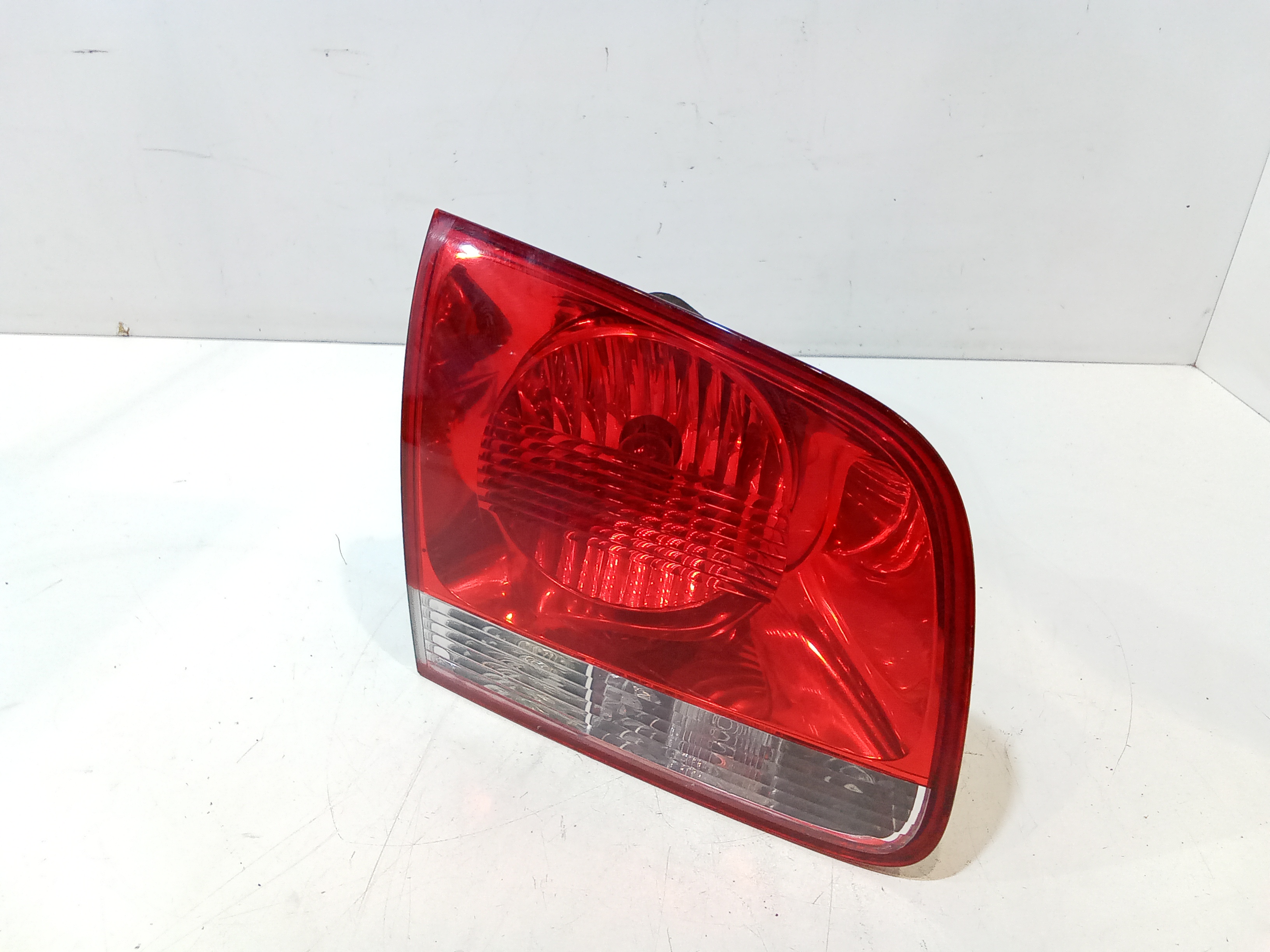 Stop posteriore sinistro a led integrato nel portello per Volkswagen Touareg 1 Serie (2002 - 2006)