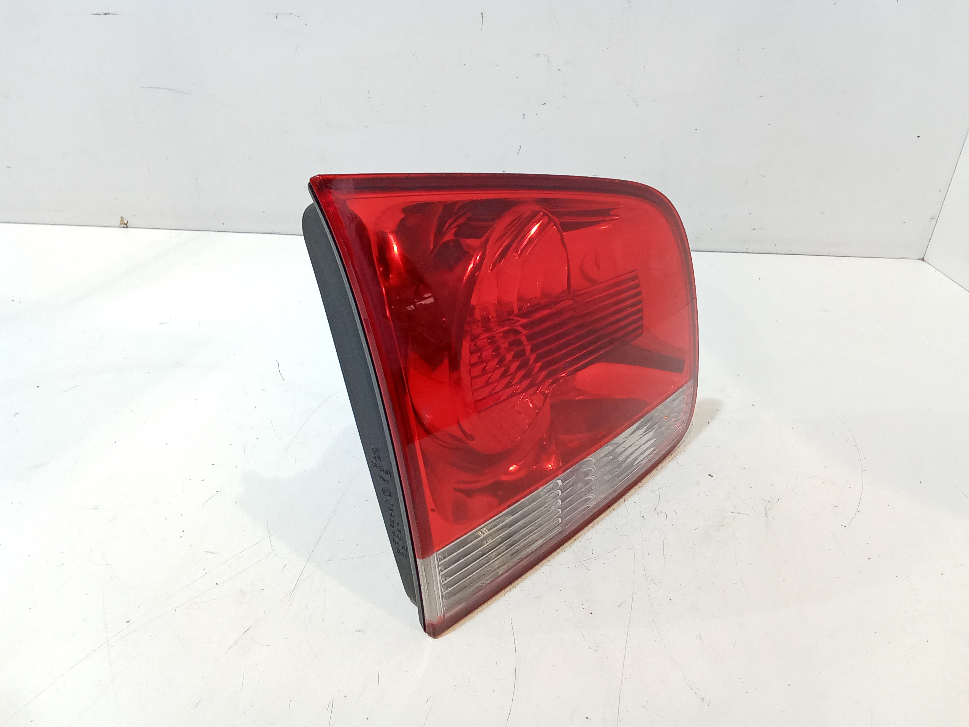 Stop posteriore sinistro a led integrato nel portello per Volkswagen Touareg 1 Serie (2002 - 2006)