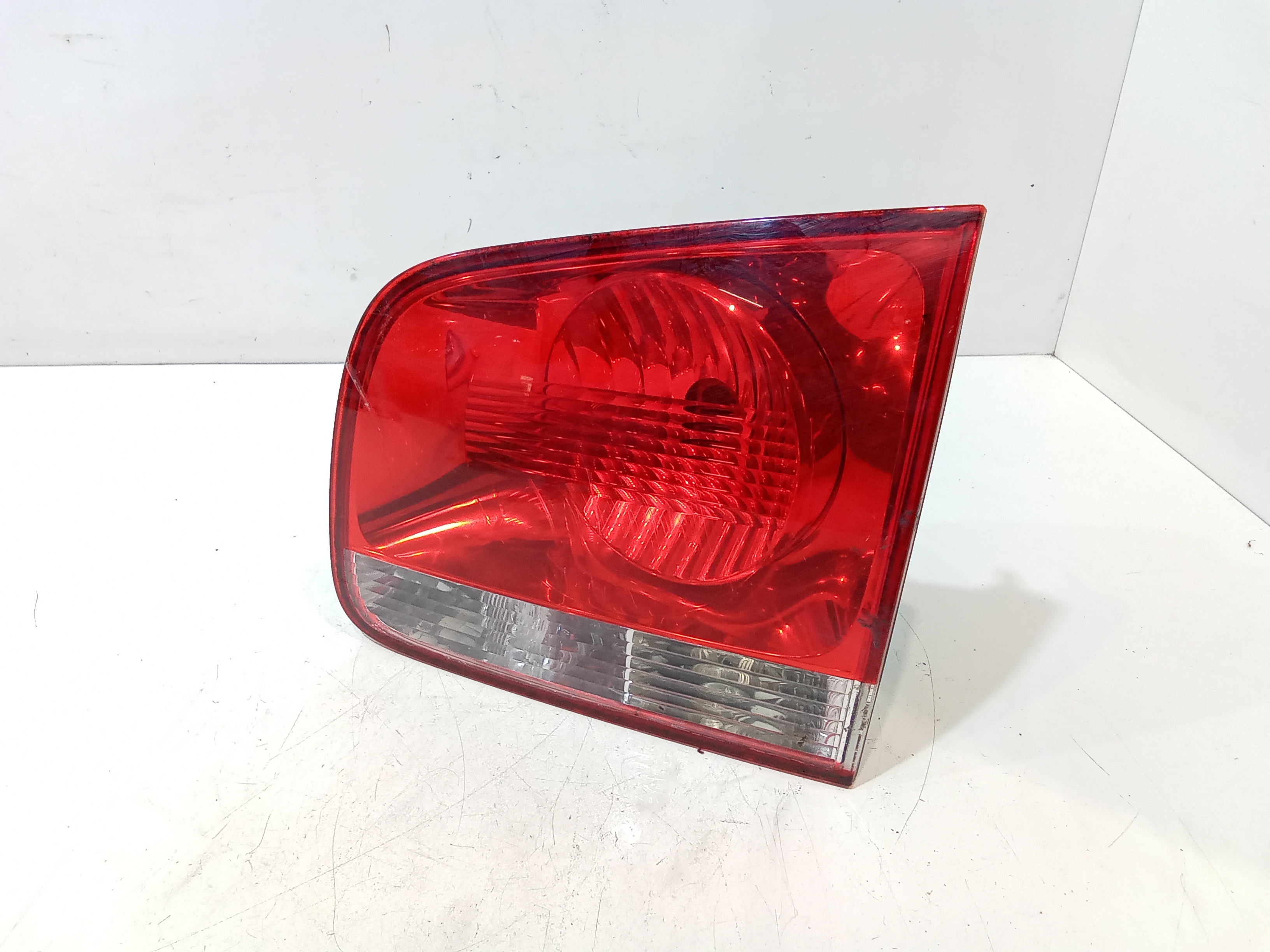 Stop Posteriore Destro Integrato nel Portello per Volkswagen Touareg 1 Serie (2002 - 2006)