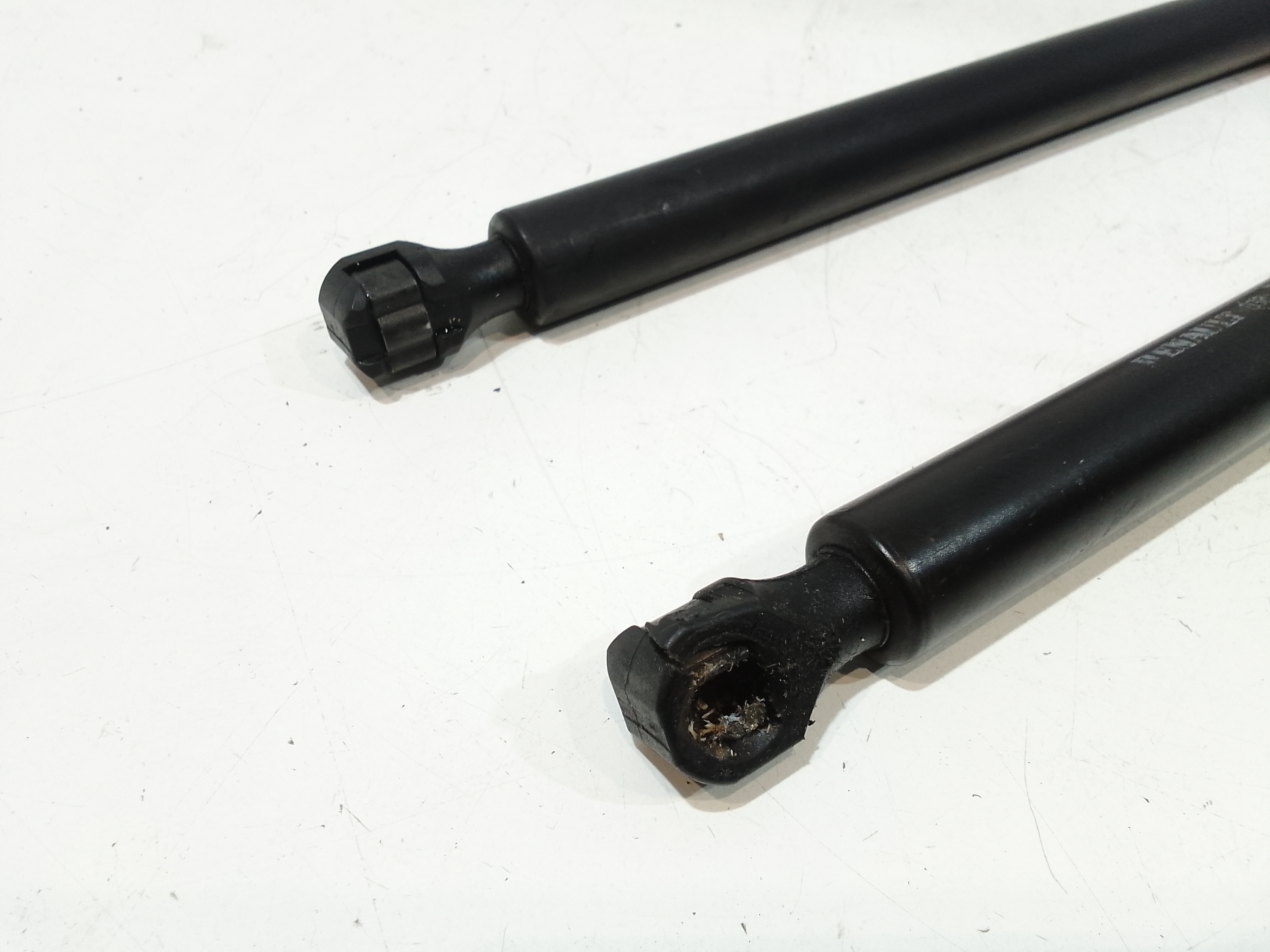 Pistoncini cofano Post. per tPnxinRenault Clio Serie (94>98) (1994 - 1998)