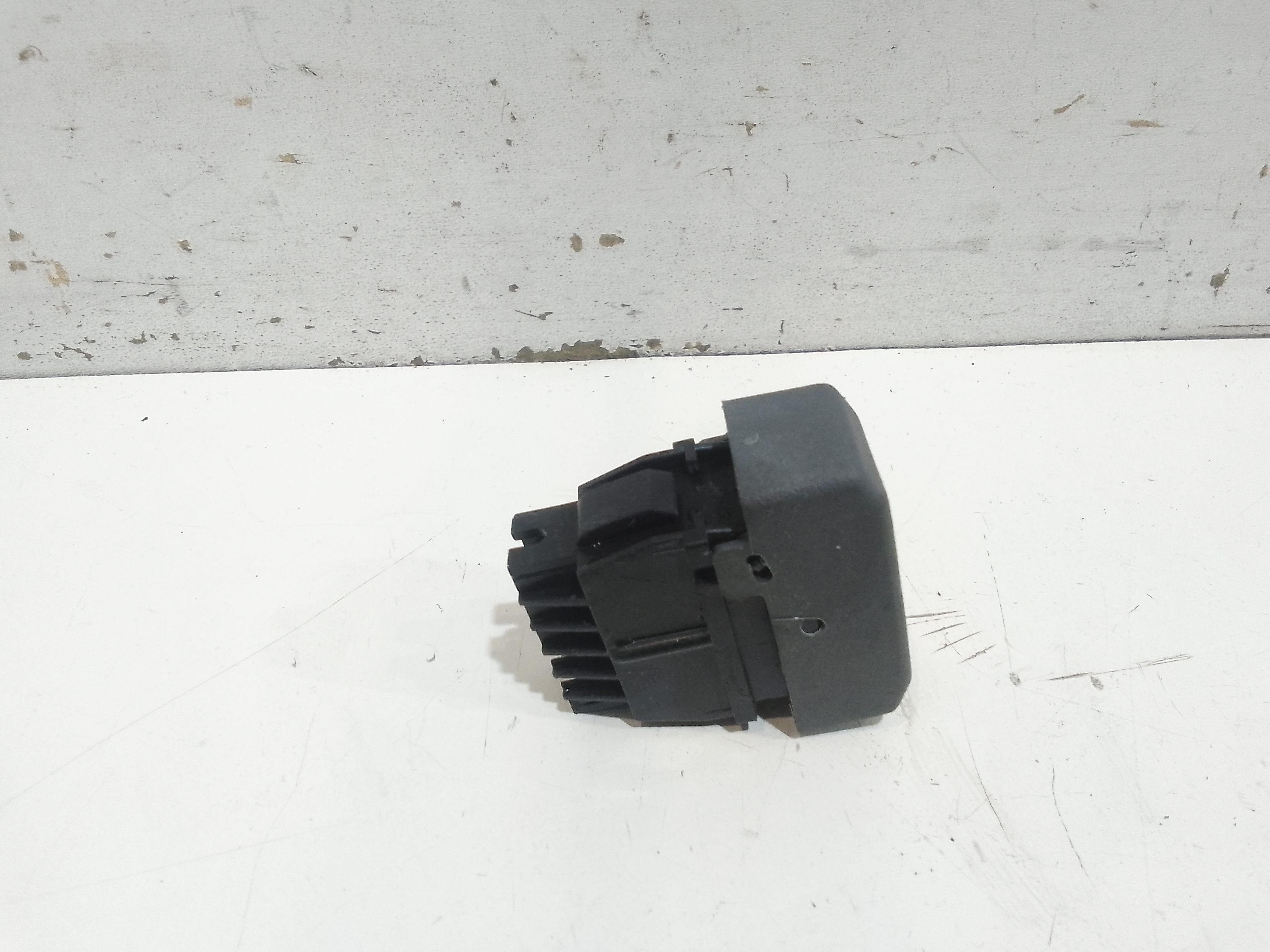 Pulsante Tergilunotto posteriore per Renault Clio Serie (94>98) (1994 - 1998)